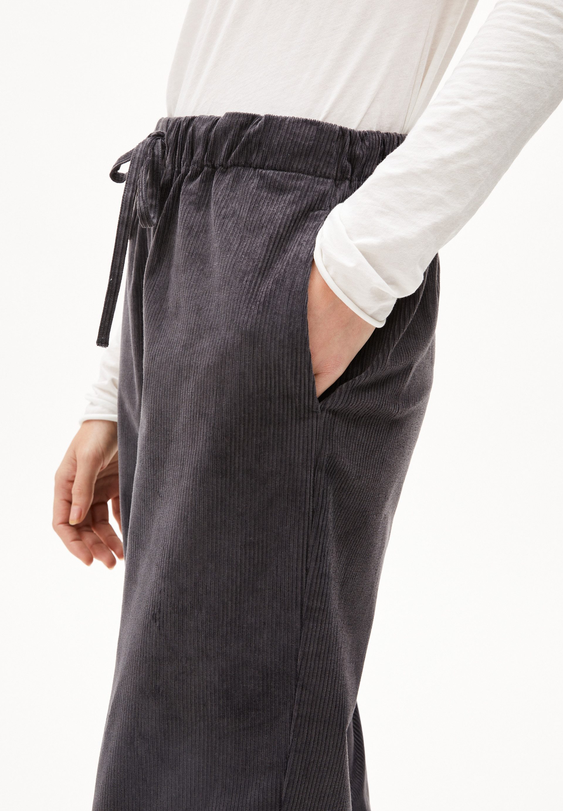 Armedangels Stoffhose JAIMILAA CORDUROY Webhose aus Bio-Baumwoll Mix (High Waist, Relaxed Fit)
