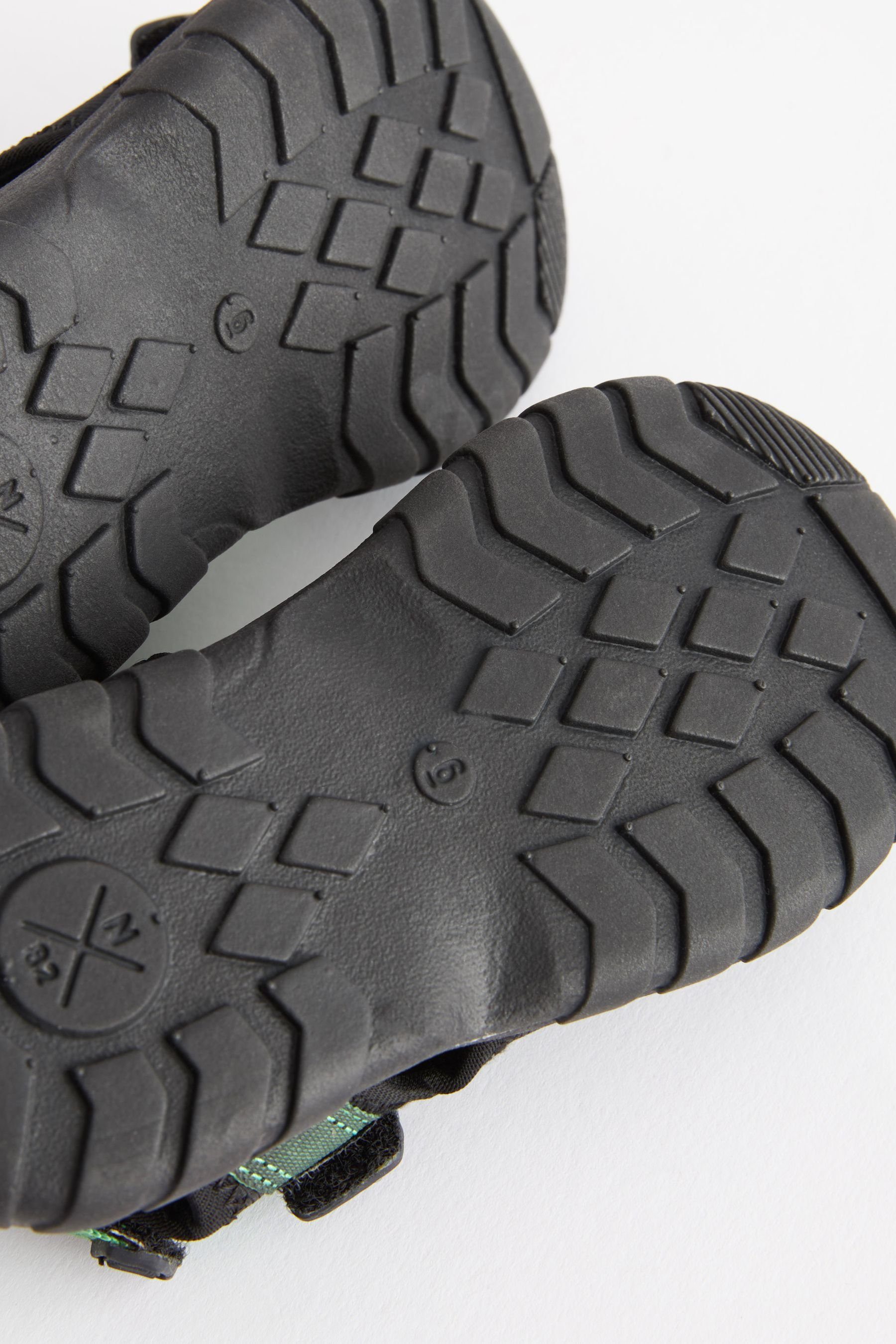 Next (1-tlg) Leichte Green/Black Riemen Trekker-Sandalen mit verstellbaren Sandale