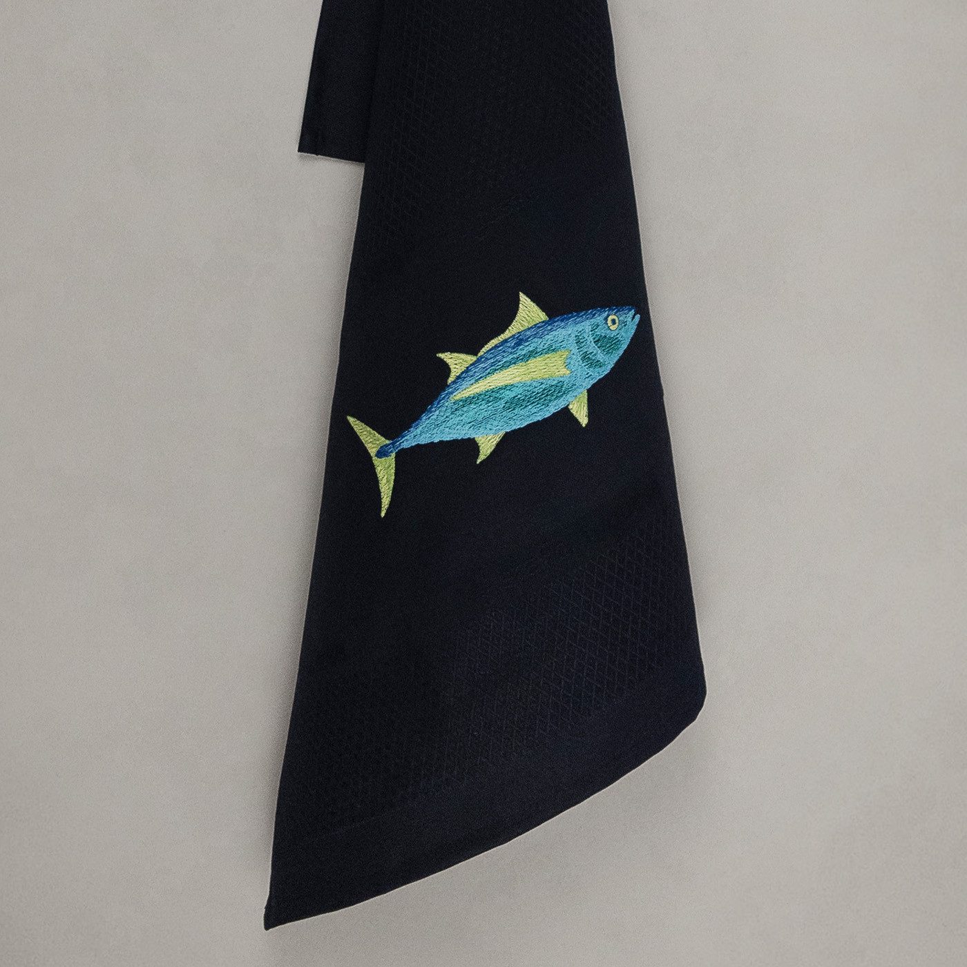 Vista Portuguese Geschirrtuch Thunfisch mit exklusiver Stickerei, 100 % Baumwolle, schwarz