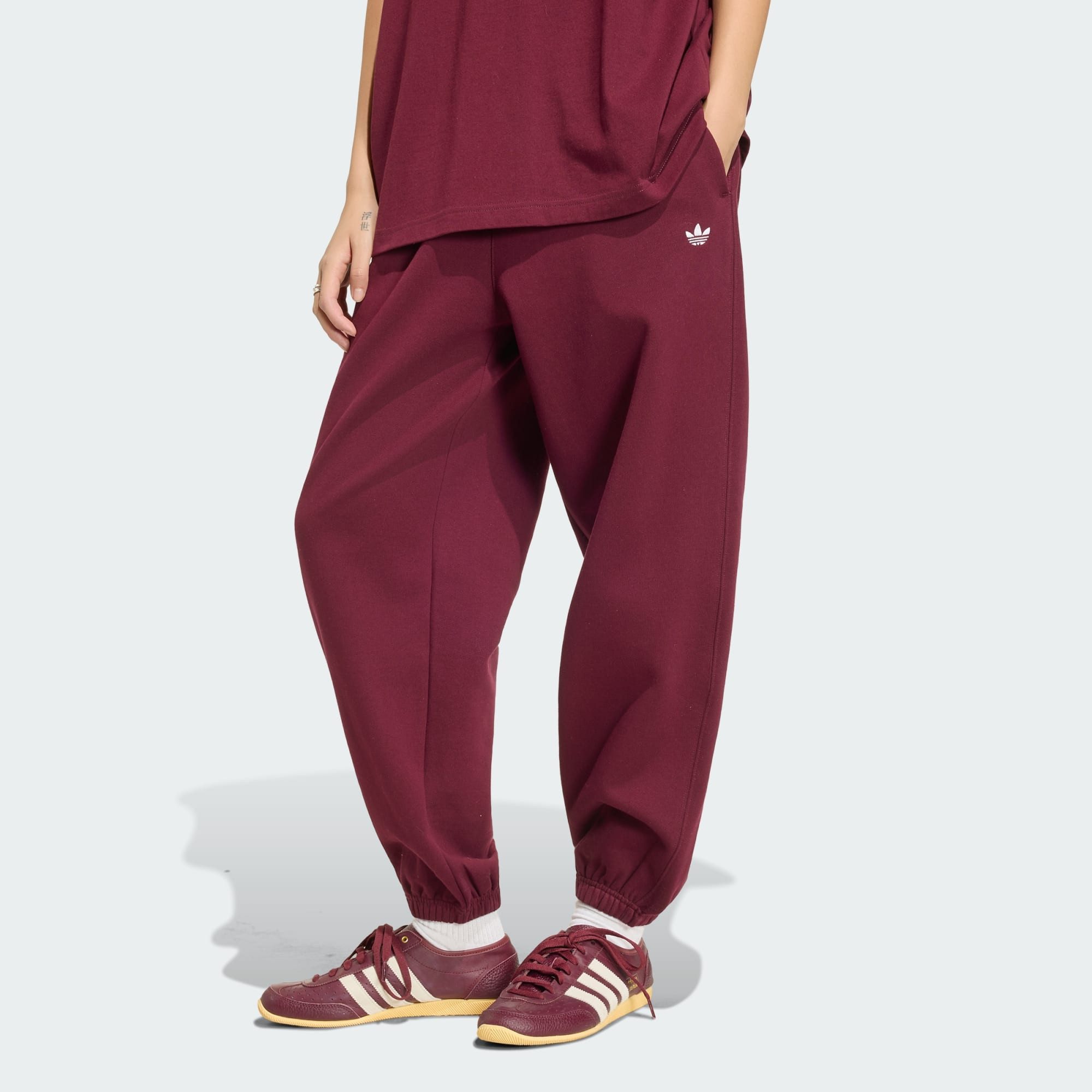 adidas Originals Jogginghose ESSENTIALS FLEECE-JOGGINGHOSE, LOCKERE PASSFORM (1-tlg)
