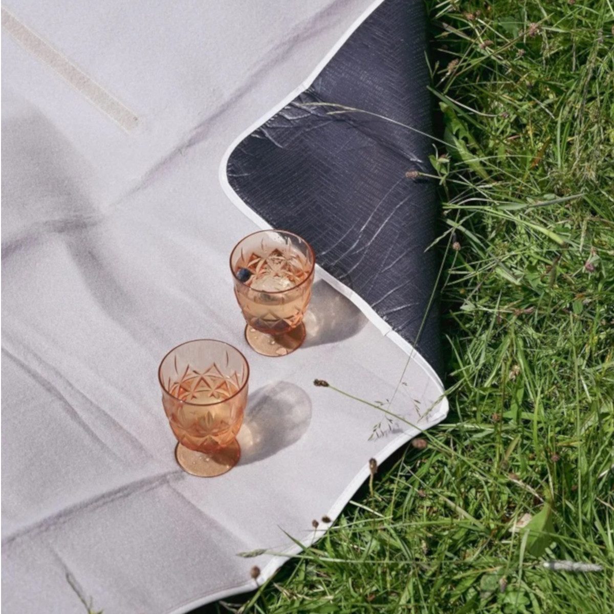 Picknickdecke Tragbare Pickneck-Decke CITY, beige, sagaform, Größe Decke ausgerollt 130x170cm, mit isoliertem Boden – Bild 3 von 3