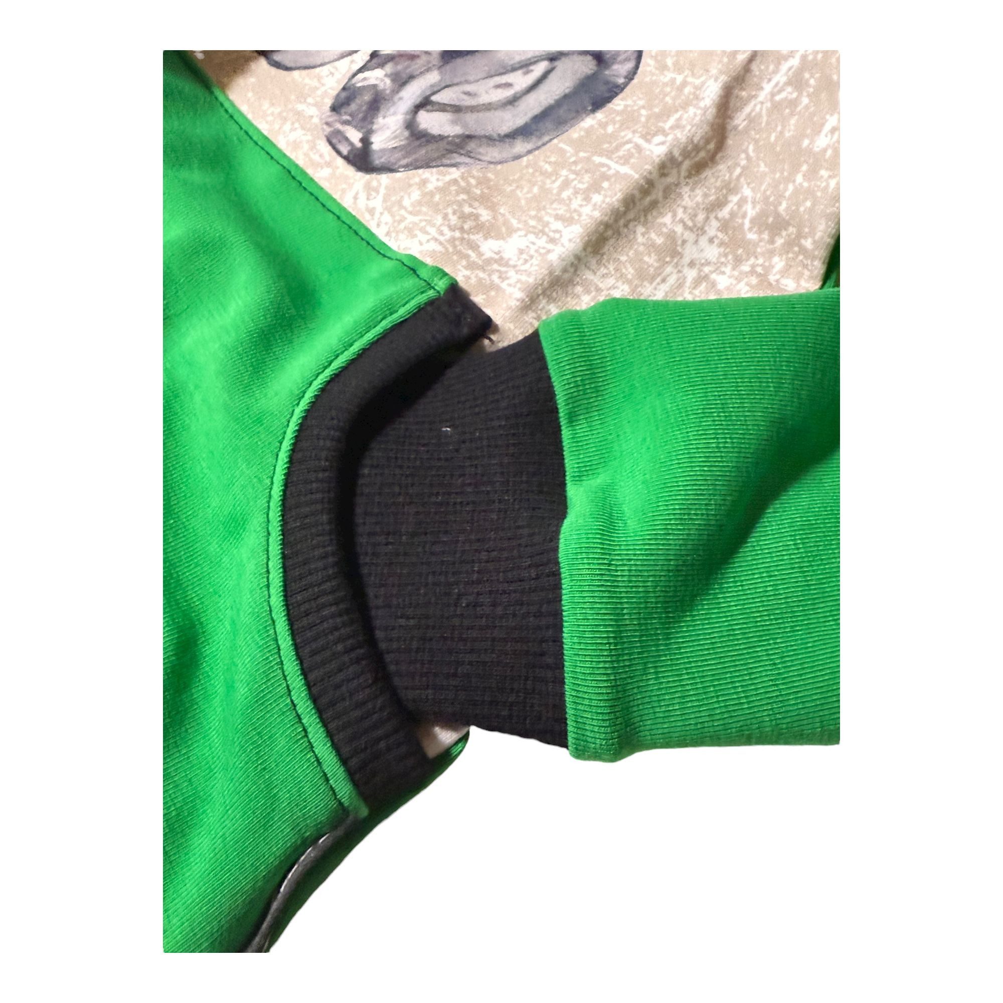 Land-Juwelen Hoodie mit Traktor grasgrün