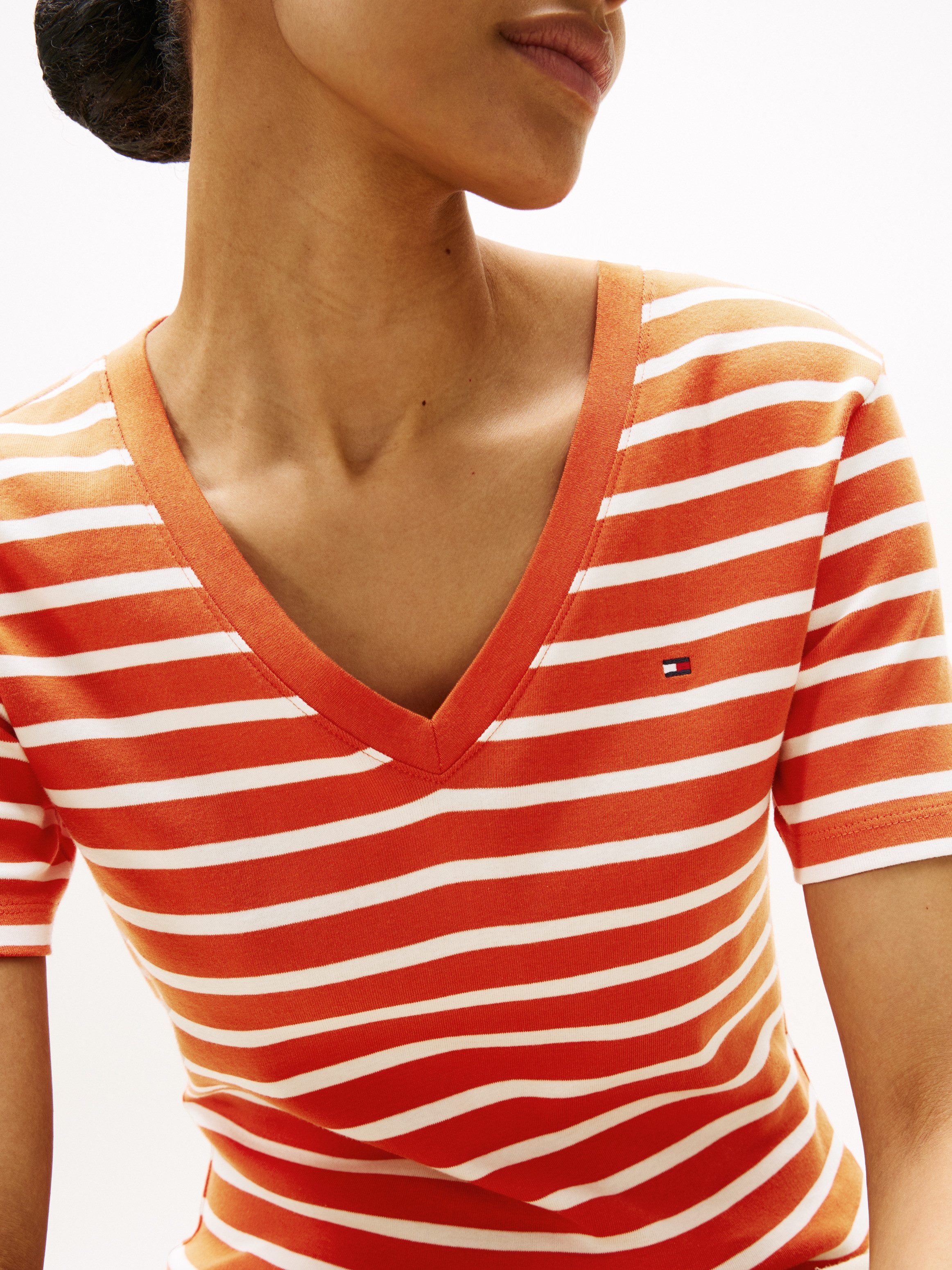 Tommy Hilfiger T-Shirt SLIM CODY V-NK SS mit V-Ausschnitt und Streifen Baum günstig online kaufen