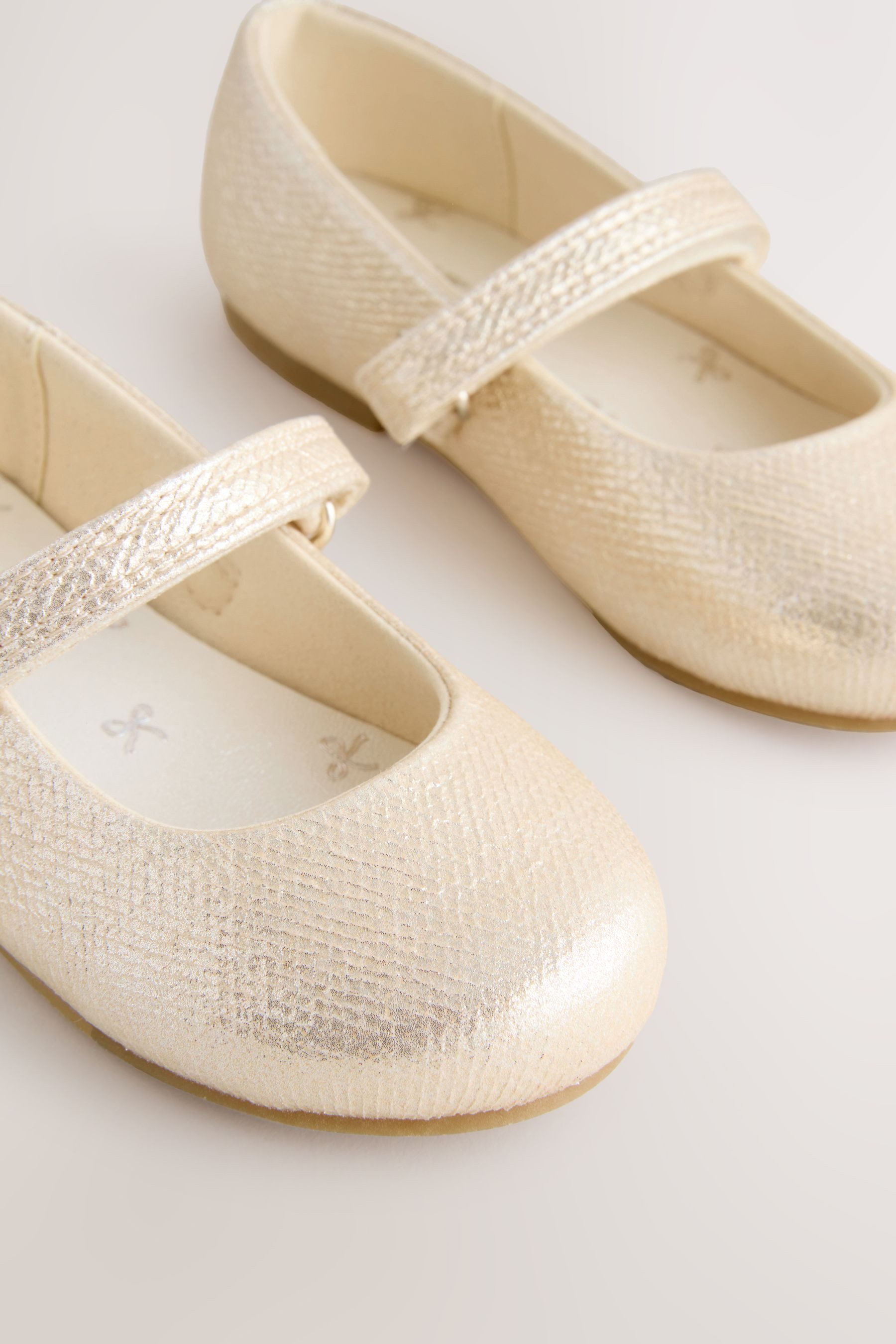 Next Festliche Mary-Janes mit Klettverschluss, weit Mary-Jane-Schuhe – Bild 4 von 5