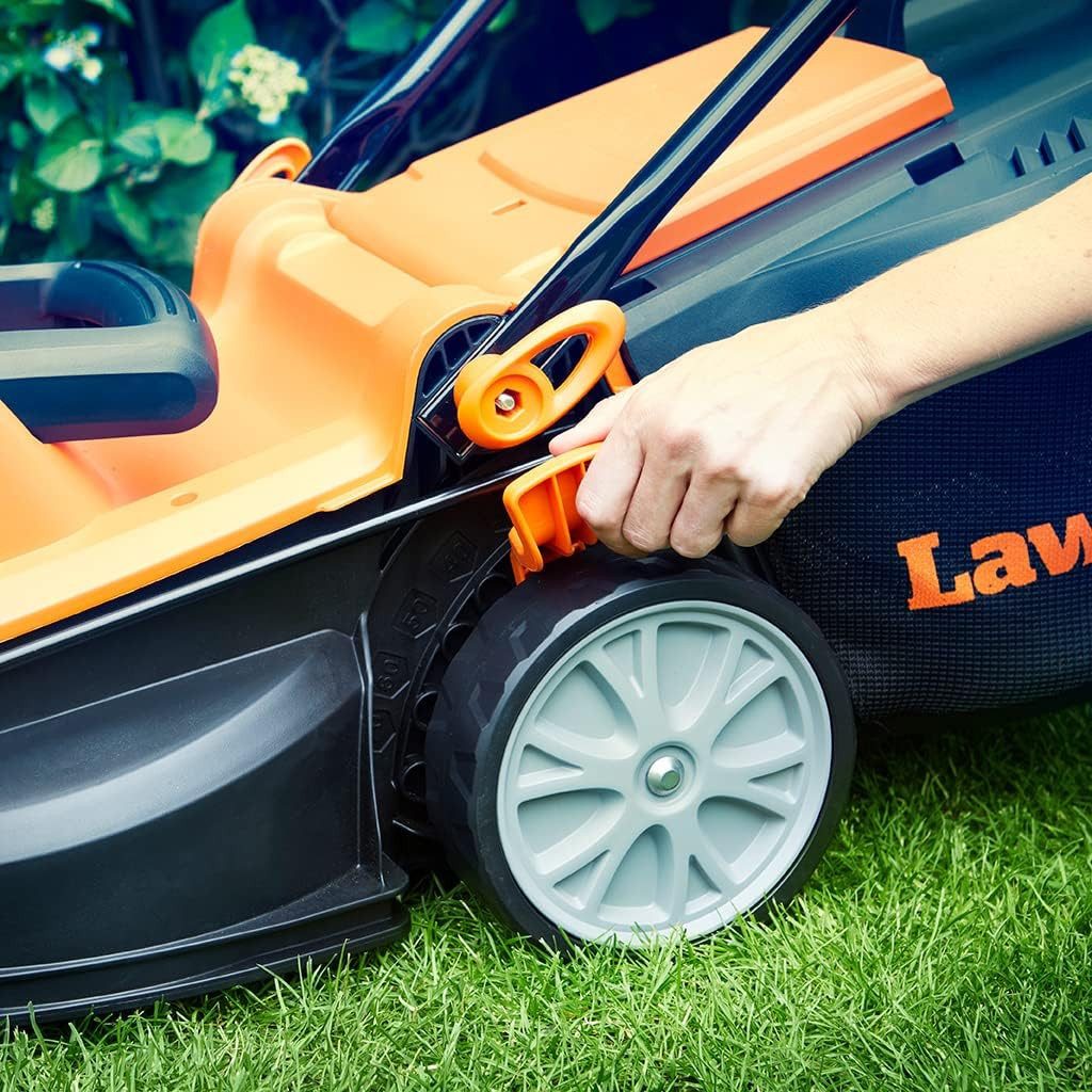 Lawnmaster Elektrorasenmäher 6-fache Schnitthöhenverstellung (20-70 mm), 34 cm Schnittbreite, T-Drive-Technologie,1400W, bis 300, 32 Liter Fassungsvermögen