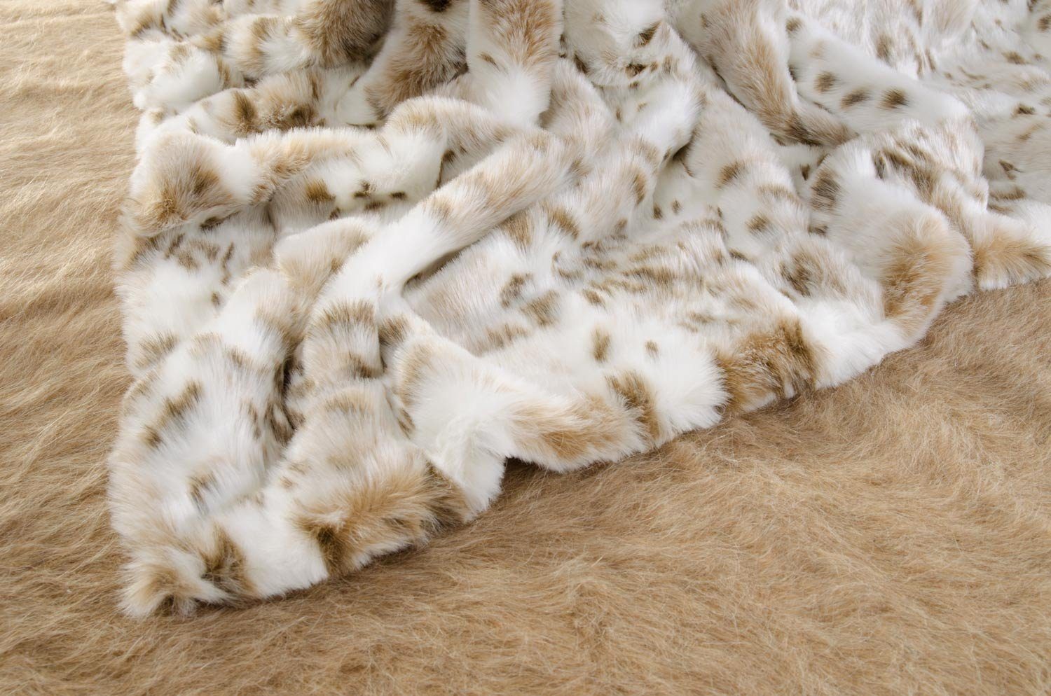 Wohndecke Felldecke (Kunstfell) "Schneeleopard", Wohnen und Accessoires GmbH & Co. KG, Pelzoptik – Bild 5 von 5