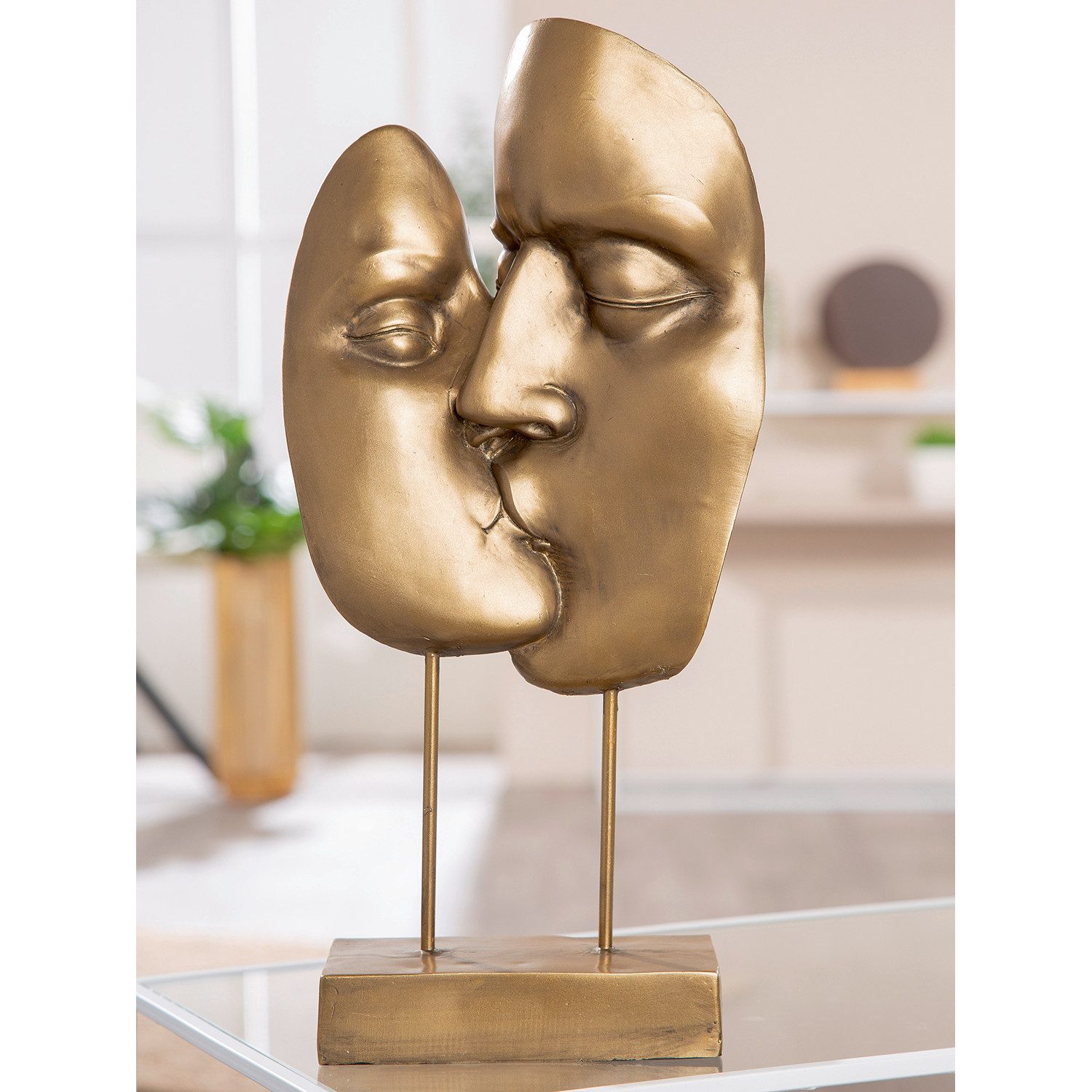 GILDE Skulptur KUSS Skulptur - goldfarben - Poly - Höhe 41,5cm x Breite 20cm (1x Skulptur, Figur - Wohnaccessoires), moderne Skulptur - Deko - Schlafzimmer - Wohnzimmer