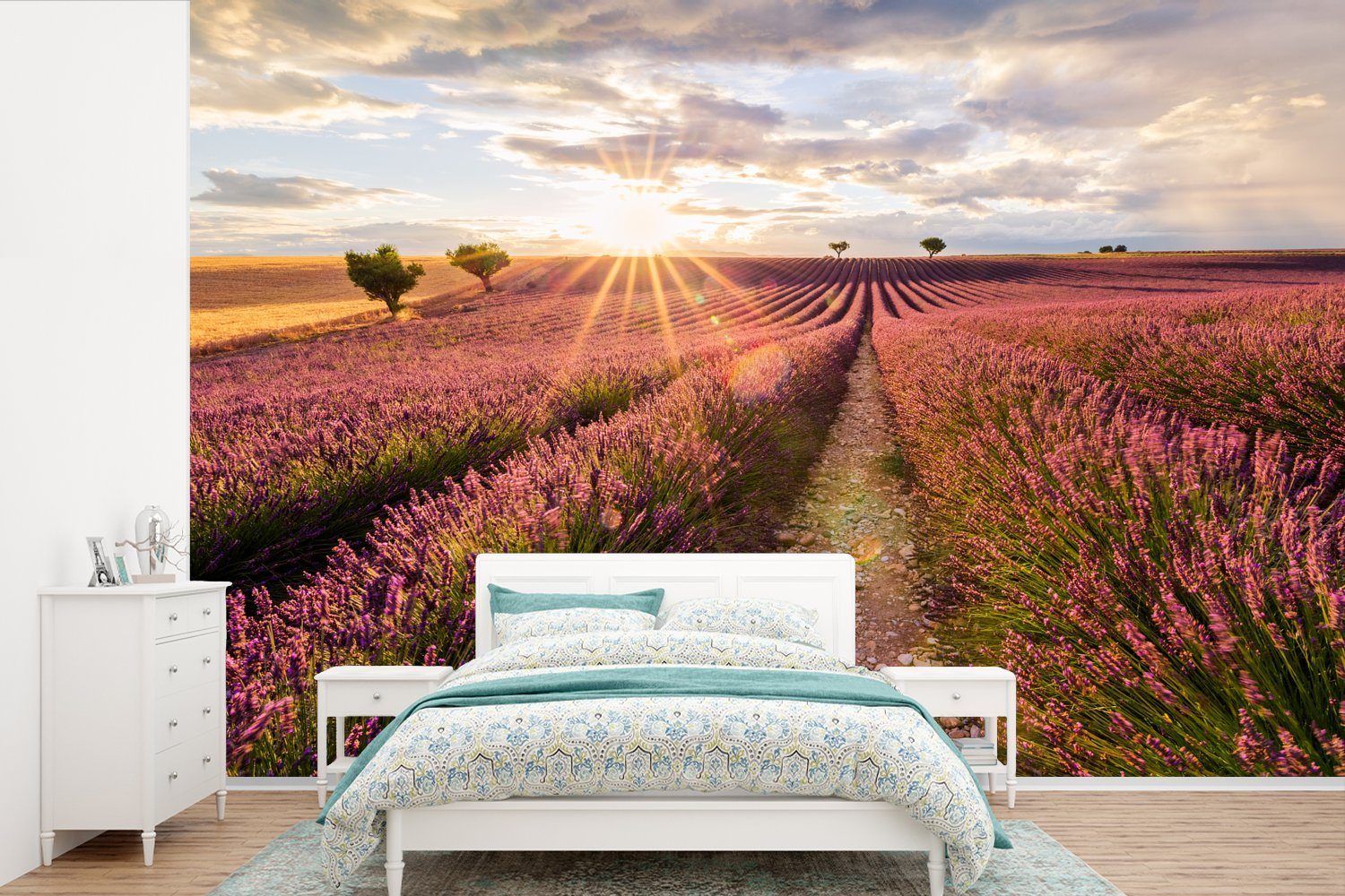 MuchoWow Fototapete Die Sonne scheint auf ein Lavendelfeld in Südfrankreich, Matt, bedruckt, (6 St), Wallpaper für Wohnzimmer, Schlafzimmer, Kinderzimmer, Vinyl Tapete