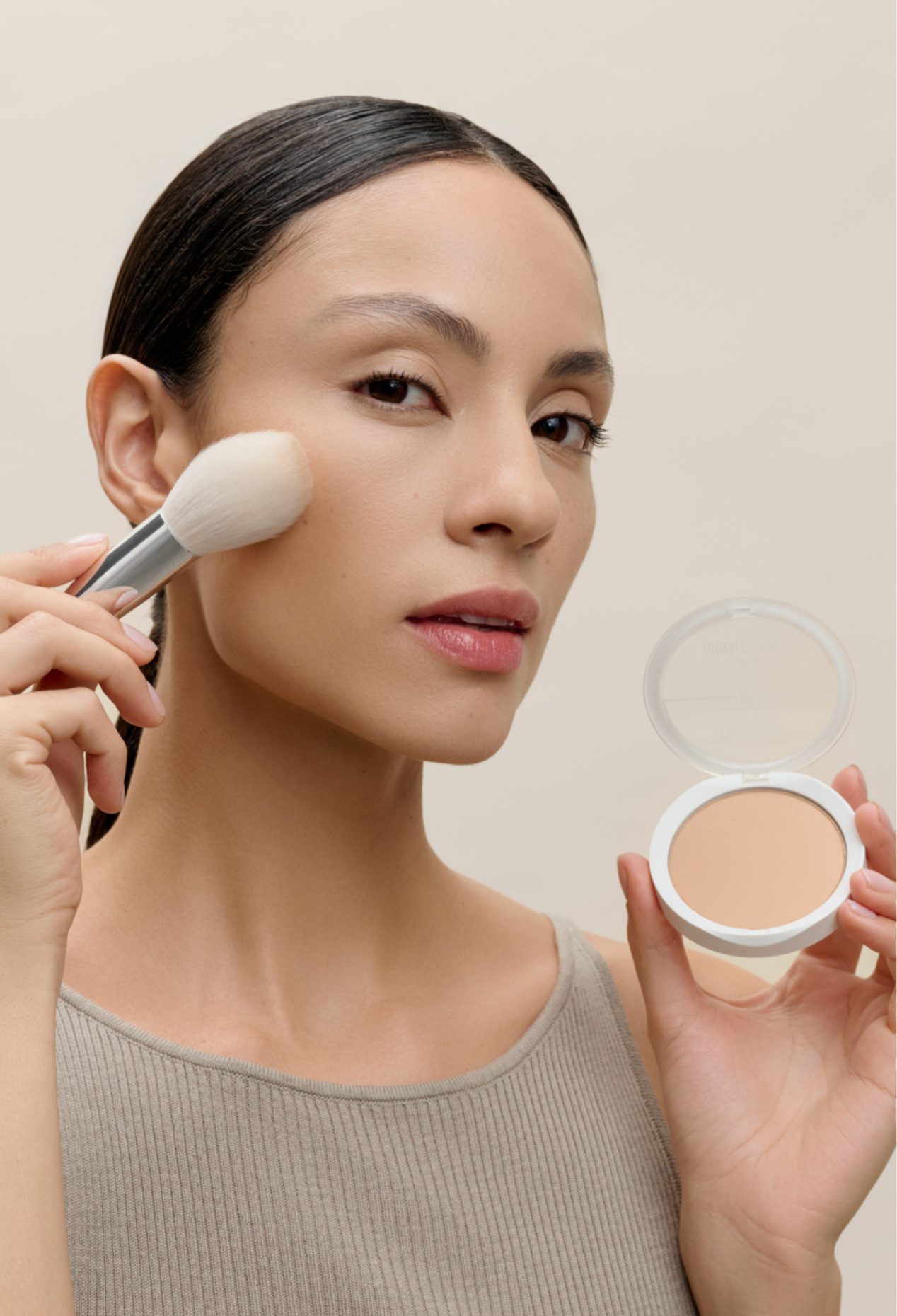lavera Foundation Satin Compact Powder -Tanned 03- – Bild 5 von 5