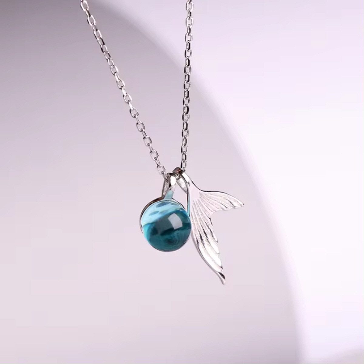 ELLAWIL Silberkette Kette mit Walflossen Anhänger Halskette Surferschmuck Taucherschmuck (Kettenlänge 40 cm verlängerbar um 5 cm, Sterling Silber 925), inklusive Geschenkschachtel