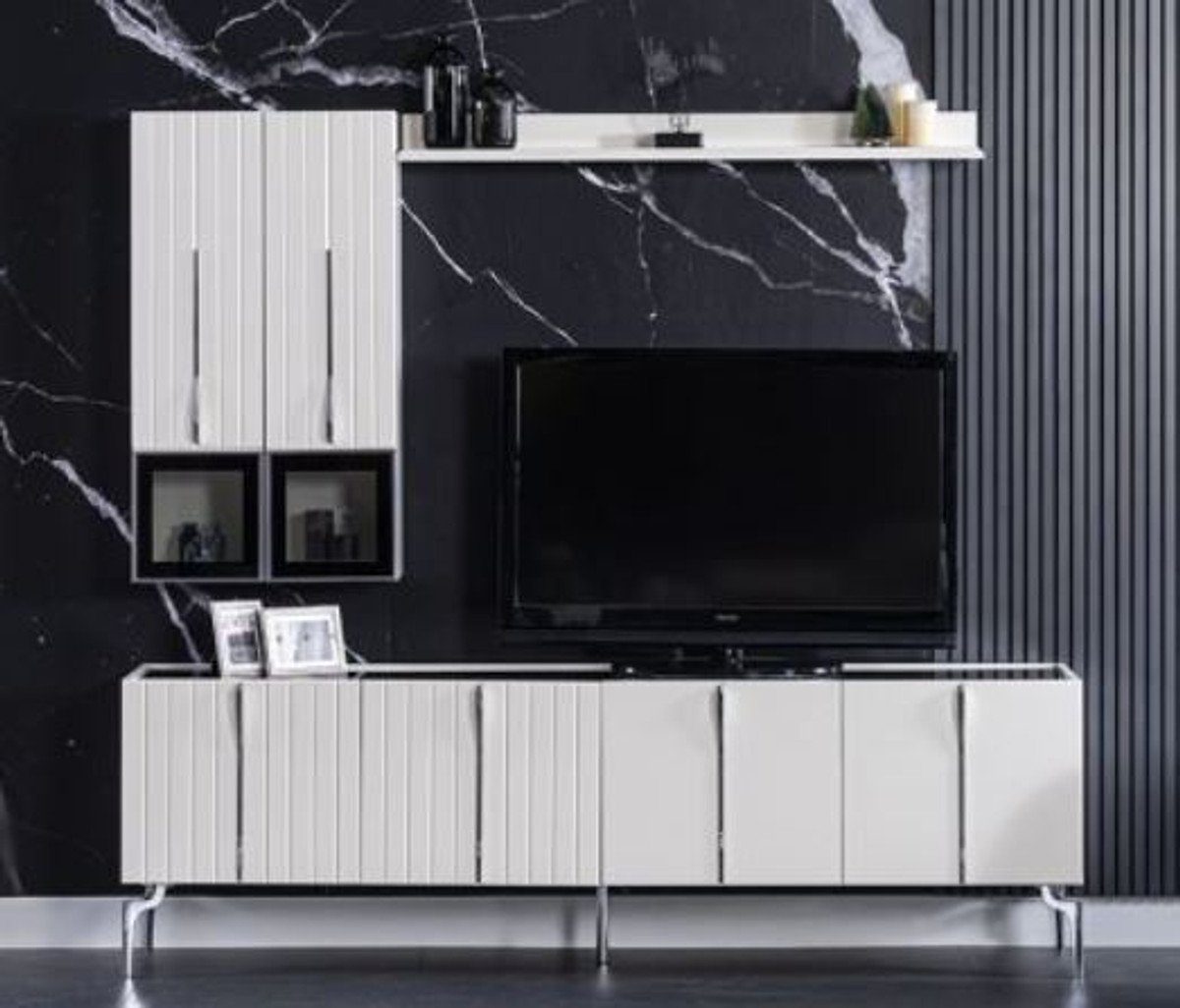 Casa Padrino TV-Schrank Luxus Art Deco TV Schrank Weiß / Schwarz / Silber 208 x 44 x H. 64 cm - Edler Wohnzimmer Fernsehschrank mit 4 Türen - Art Deco Möbel