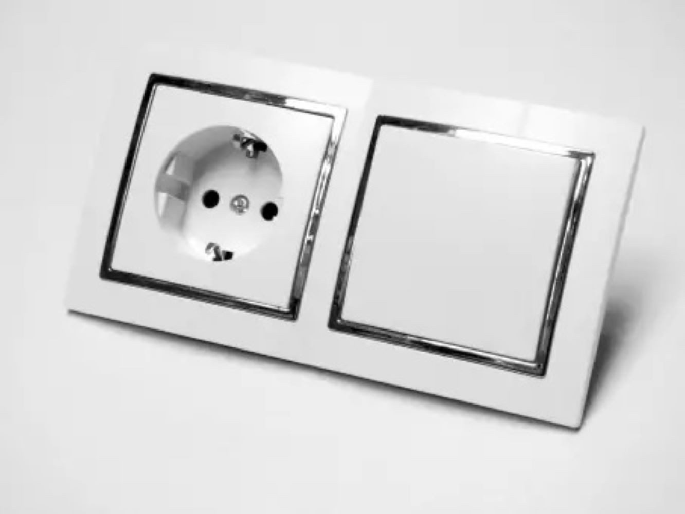 Lichtideen Schalter 9494 Levina S 2-er 1 x Schuko Dose 1 x Taster silberner Rand (Taster, Schalter, Antennendose, Steckdose mit USB lieferbar)