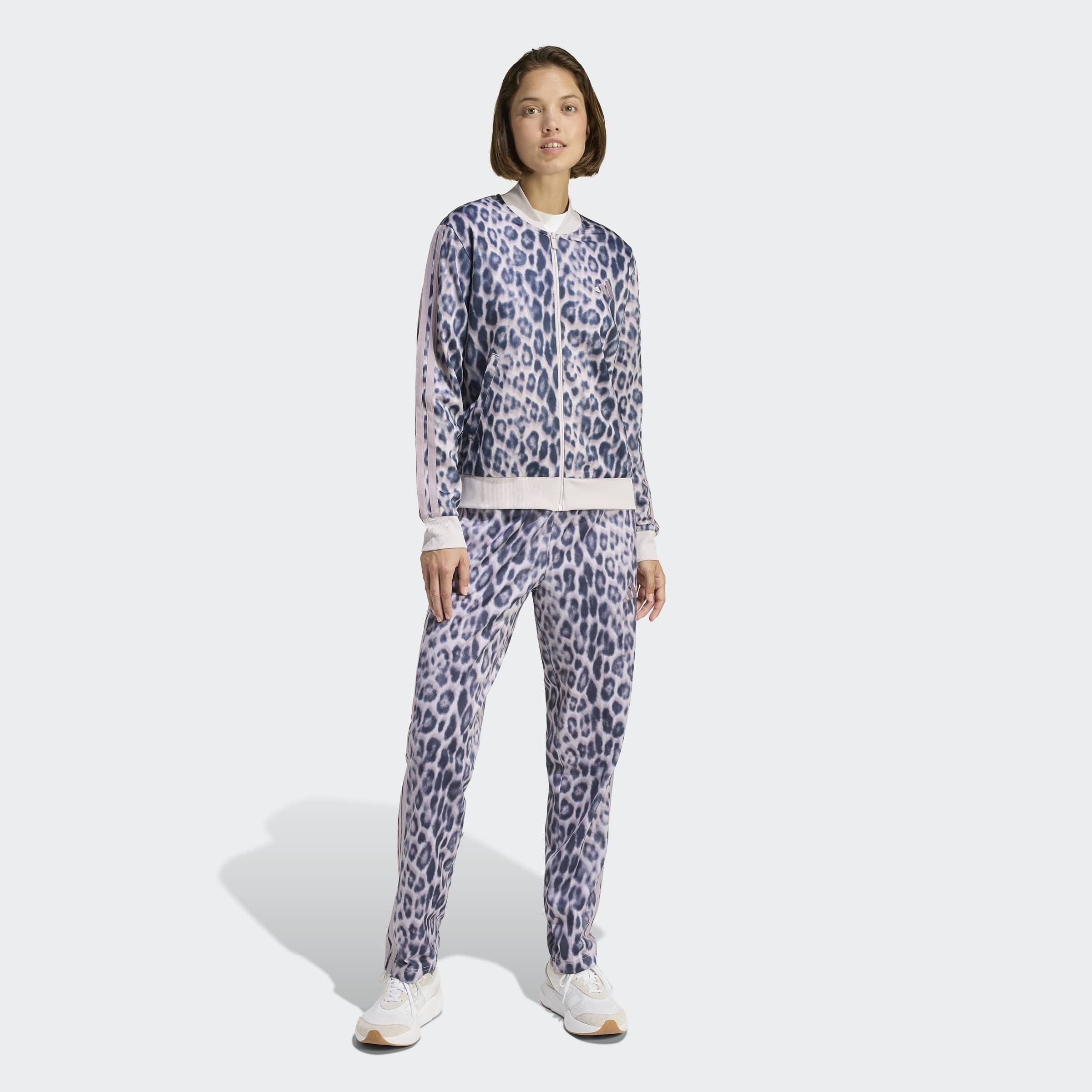 adidas Sportswear Trainingsanzug ESSENTIALS 3-STREIFEN ANIMAL AOP (2-tlg), mit durchgehendem Reißverschluss, mit Stehkragen, mit Allover-Print