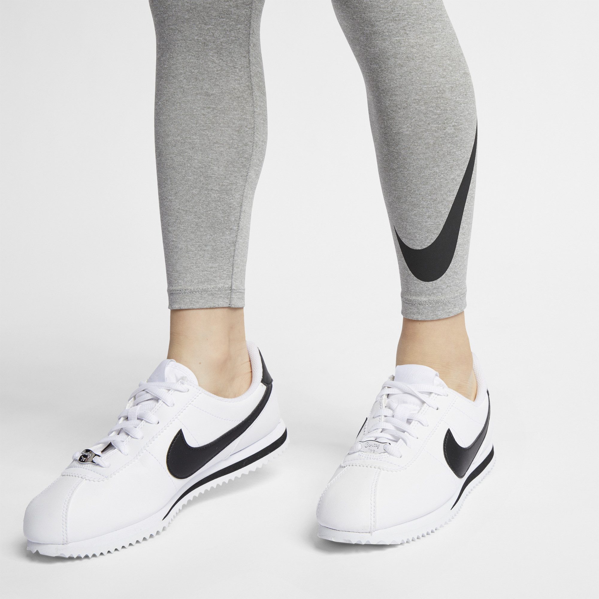 Nike Sportswear Funktionsleggings NKG SPORT ESSENT PRTD LEGGING - für Kinder für Kinder, elastisches Material, extra-enge Beinform