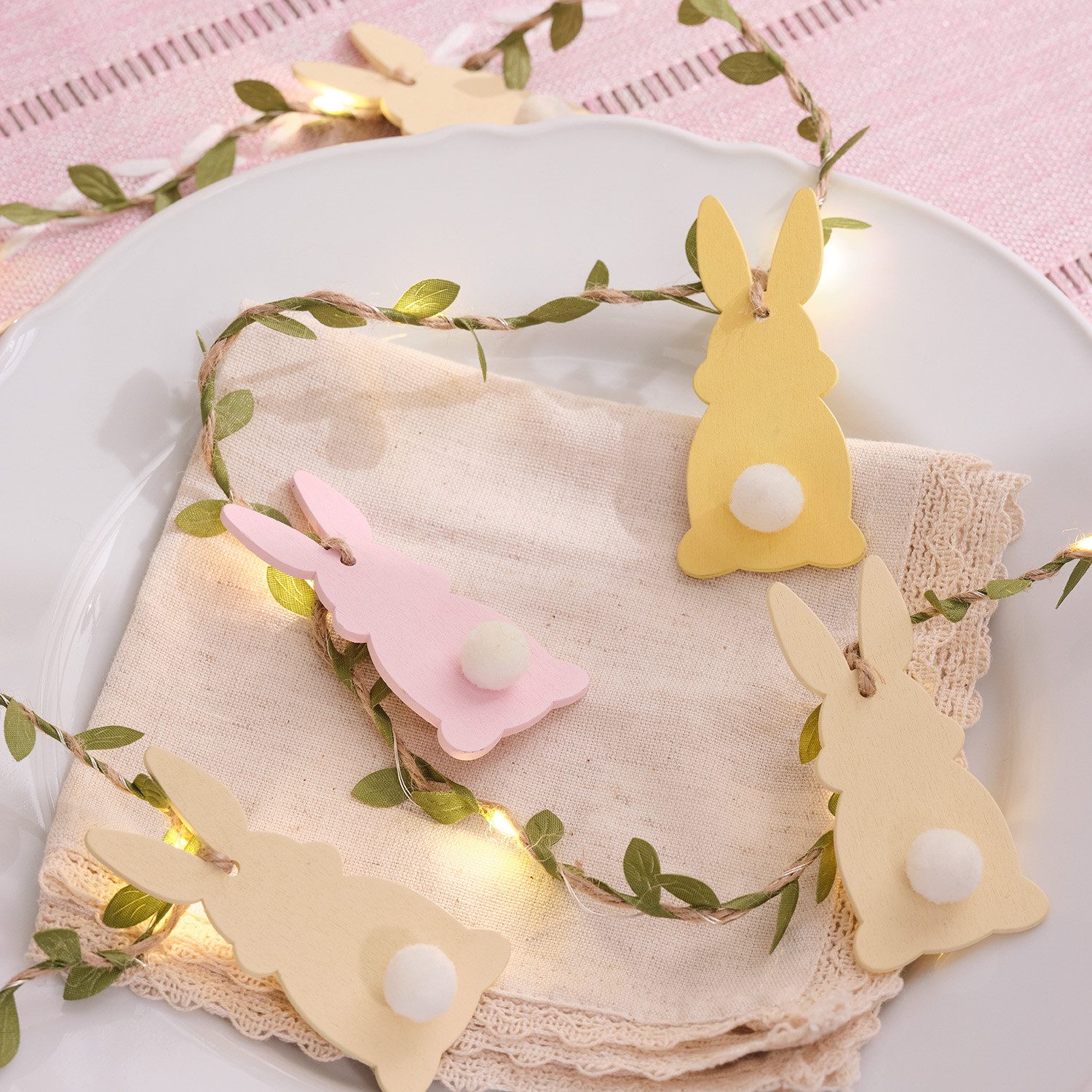 Lights4fun Girlanden 2m pastellfarbene LED-Osterhasen-Girlande aus Holz mit Timer