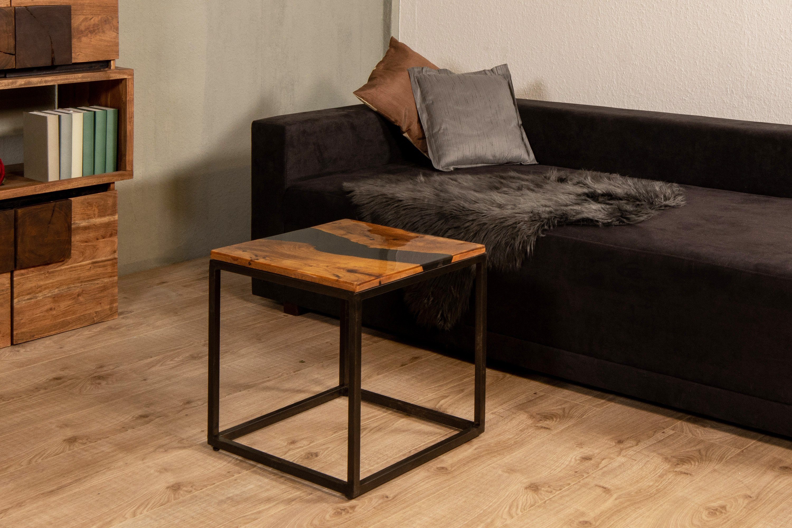 SAM® Couchtisch Satu, massives Akazienholz mit Kunstharz-Ader und Eisengestell