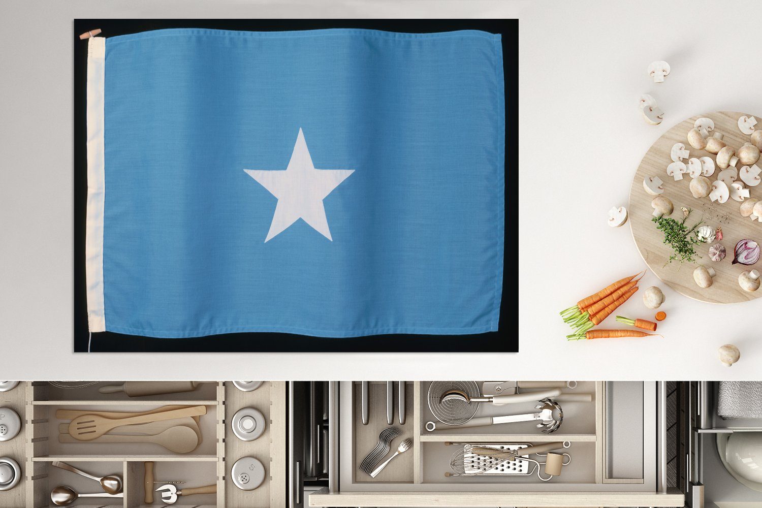 nutzbar, Arbeitsfläche cm, Hintergrund, (1 Mobile tlg), schwarzem auf Flagge Herdblende-/Abdeckplatte Somalia Vinyl, Die Ceranfeldabdeckung von MuchoWow 70x52
