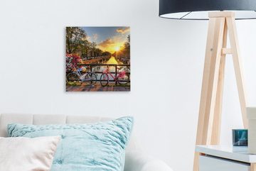 OneMillionCanvasses® Leinwandbild Amsterdam - Blumen - Brücke - Fahrrad - Sonnenuntergang, (1 St), Leinwand Bilder für Wohnzimmer Schlafzimmer