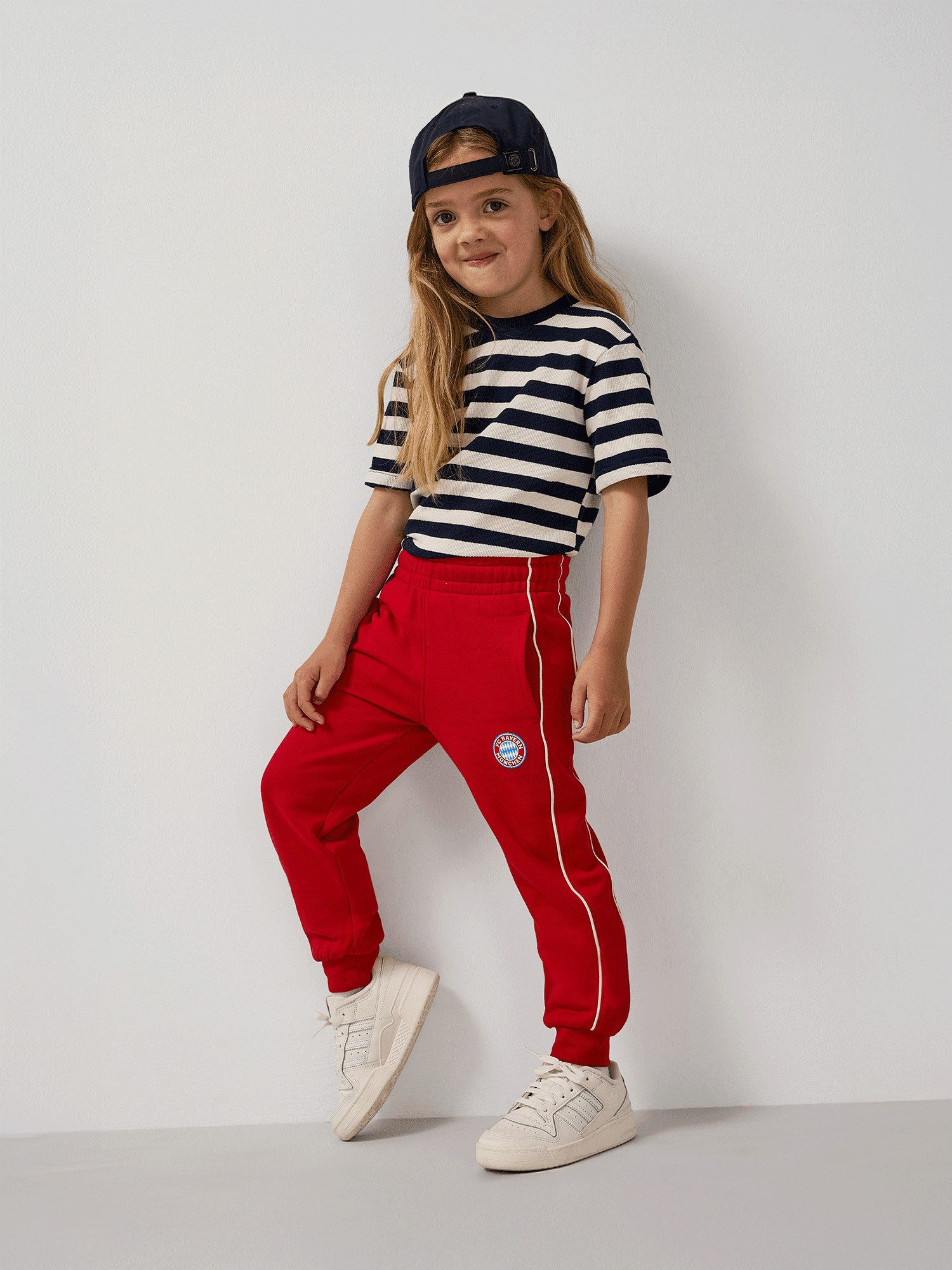 FC Bayern München Sweathose FC Bayern München, Sweatpant Essentials, Kinder, Rot – Bild 5 von 5