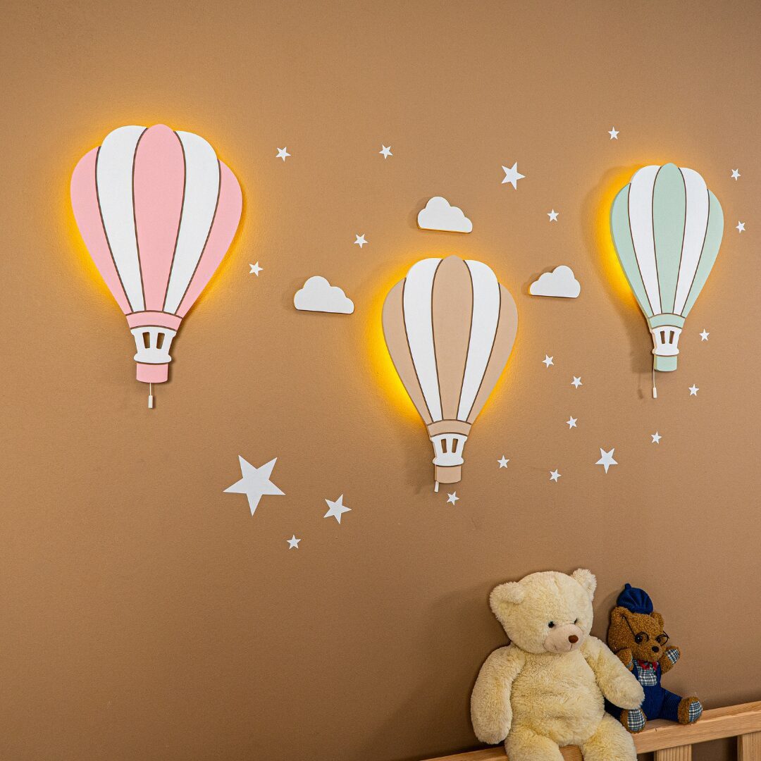 COZYCOLLECTIONS LED Wandleuchte LED-Wandnachtlicht „Beige Heißluftballoon“ in Holzoptik, LED, Warmweiß, handbemalt, inkl. Heißluftballons (Beige) (ohne Rosa und Grün)