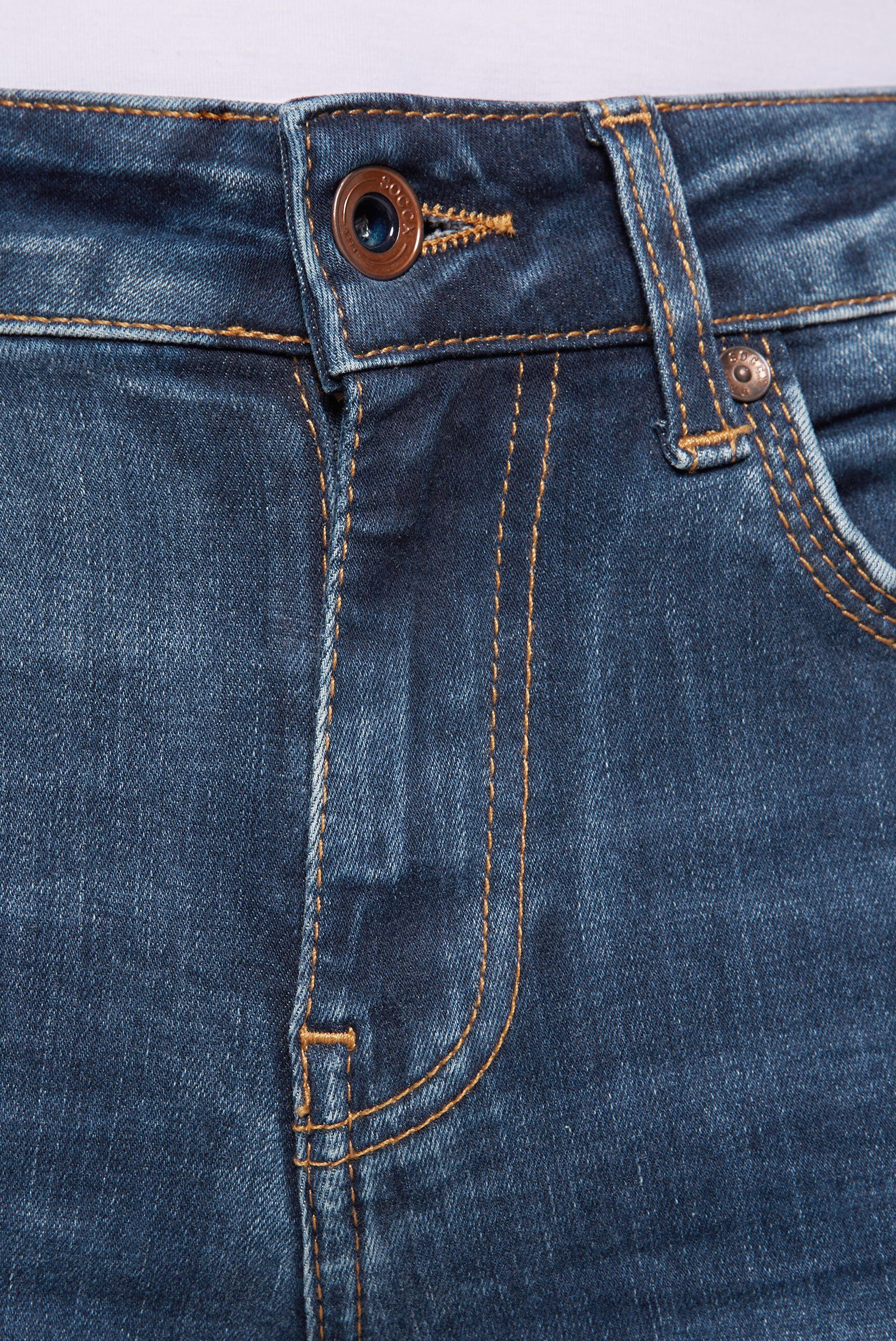 Comfort-fit-Jeans mit SOCCX Bleaching-Effekten