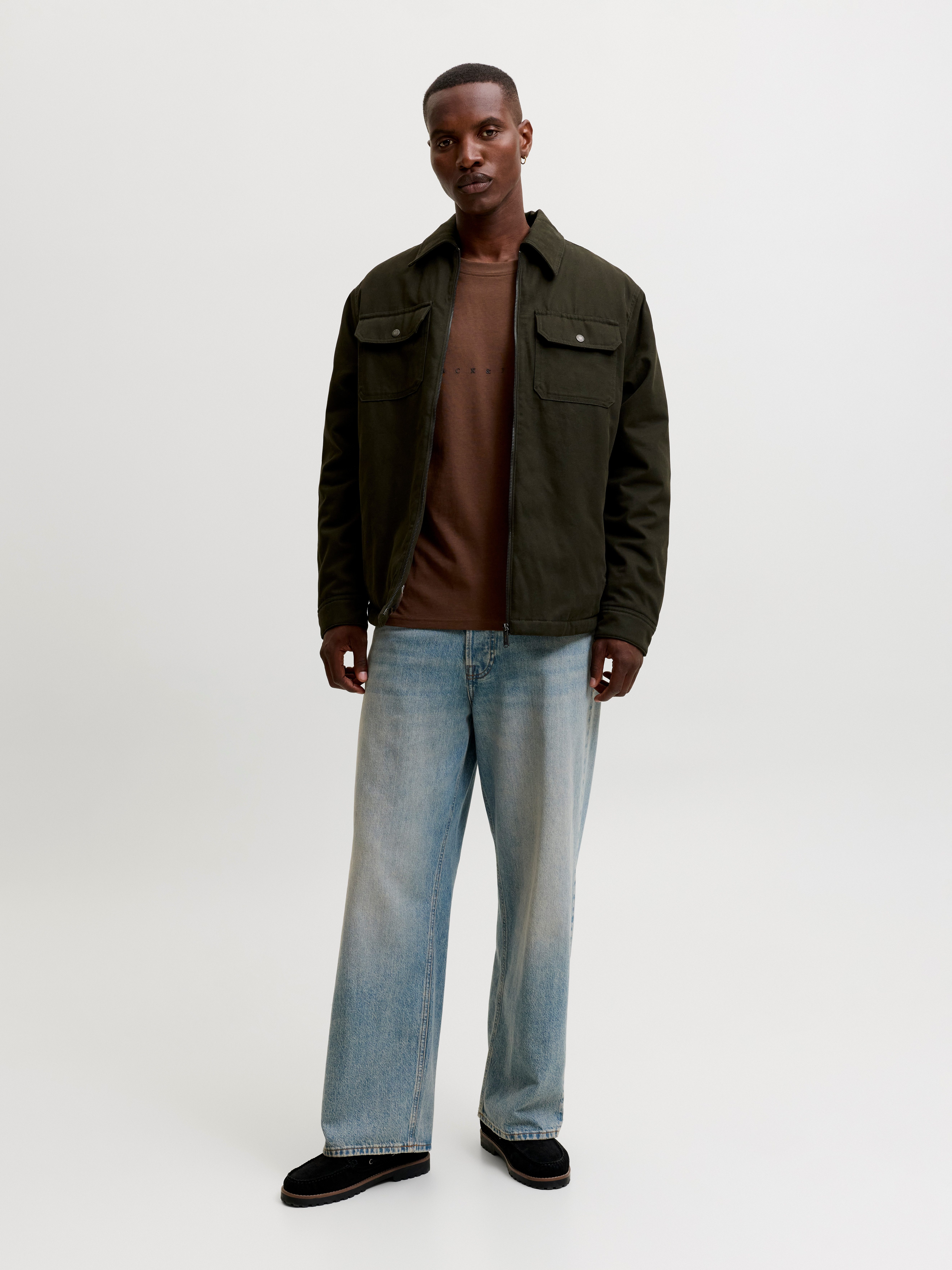 Jack & Jones Rundhalsshirt JJESTAR mit Pigmentprint und Baumwollgefühl Baumwolle, relaxed fit