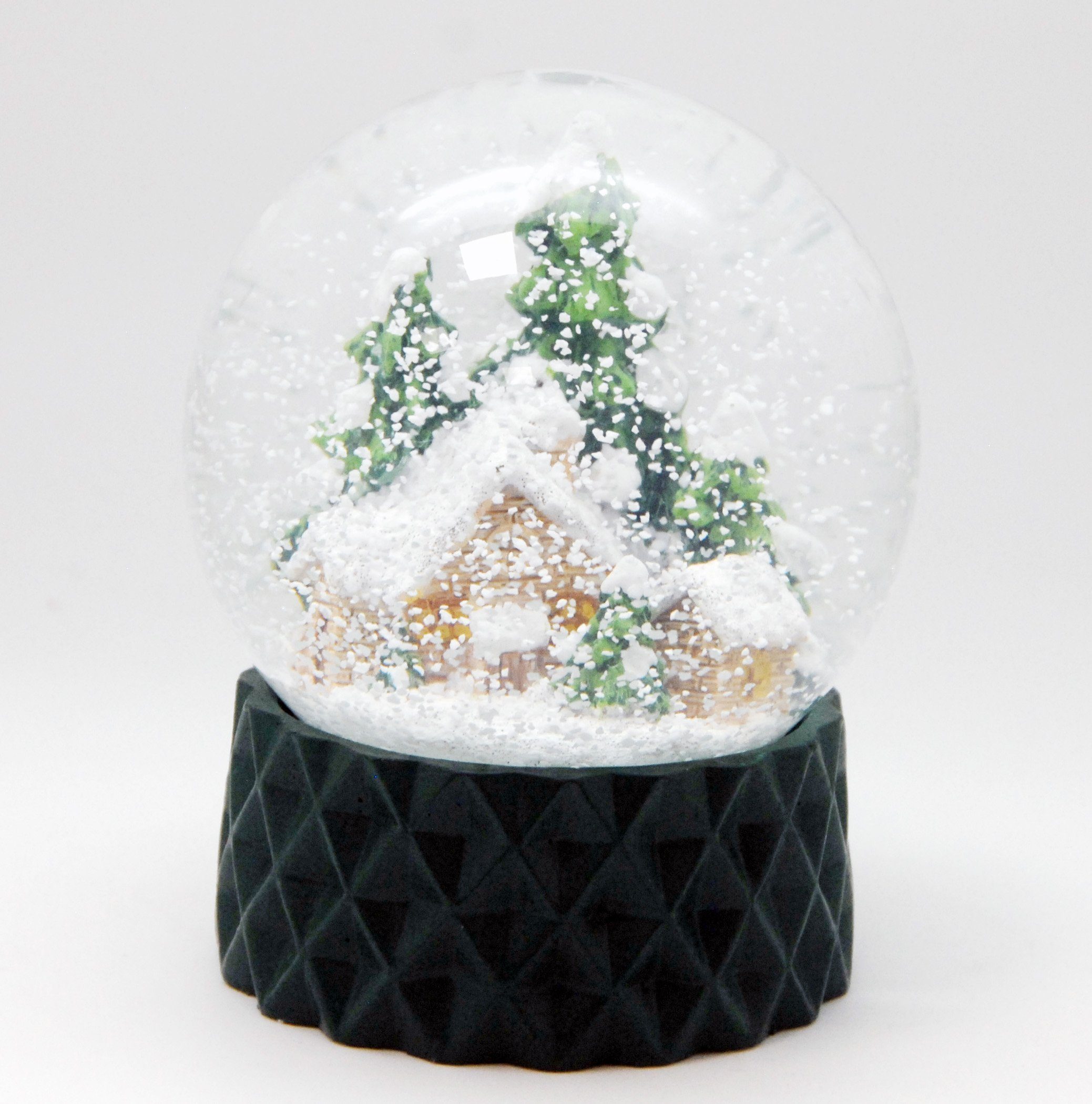 Sockel grün Hüttenzauber auf Schneekugel 10 "PURE-Line" MINIUM-Collection kubisch cm