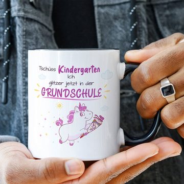 GRAVURZEILE Tasse mit Spruch - Tschüss Kindergarten ich glitzer in der Grundschule, Keramik, Farbe: Schwarz & Weiß