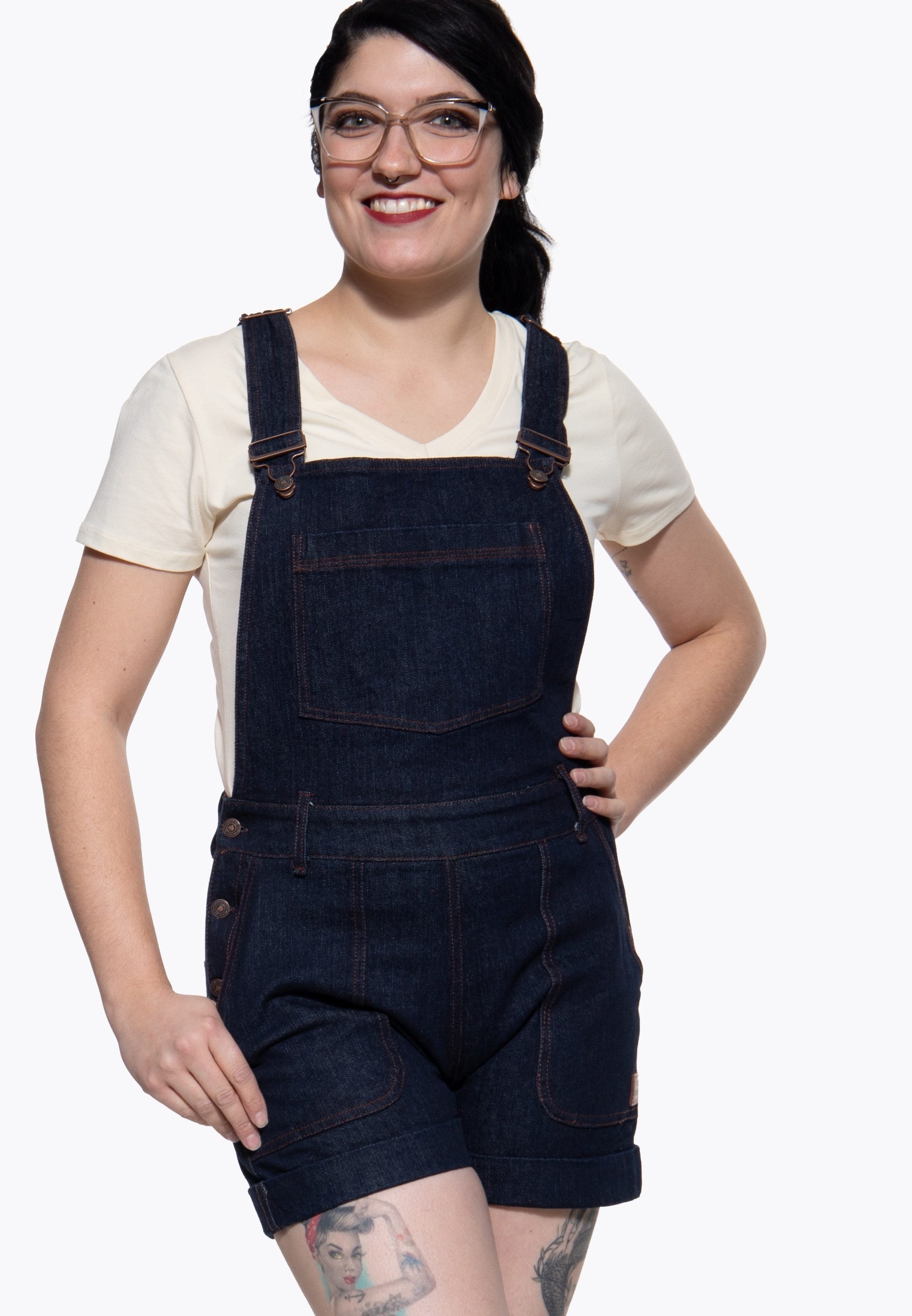 QueenKerosin Latzjeans Josie mit gekrempelten Beinabschlüssen
