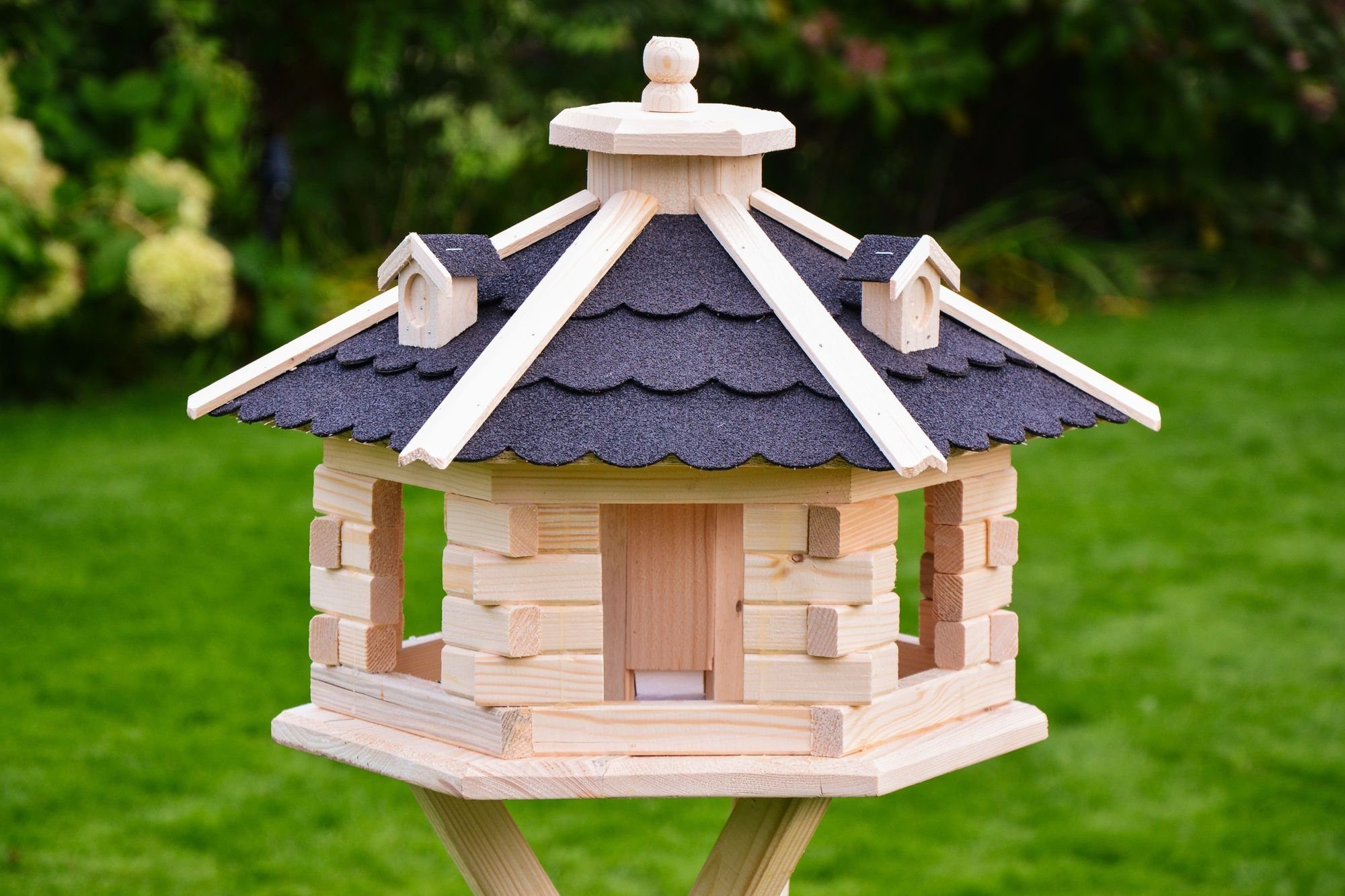Vogelhaus Vogelpavillon Naturholz mit Solar + farbiges Bitumendach