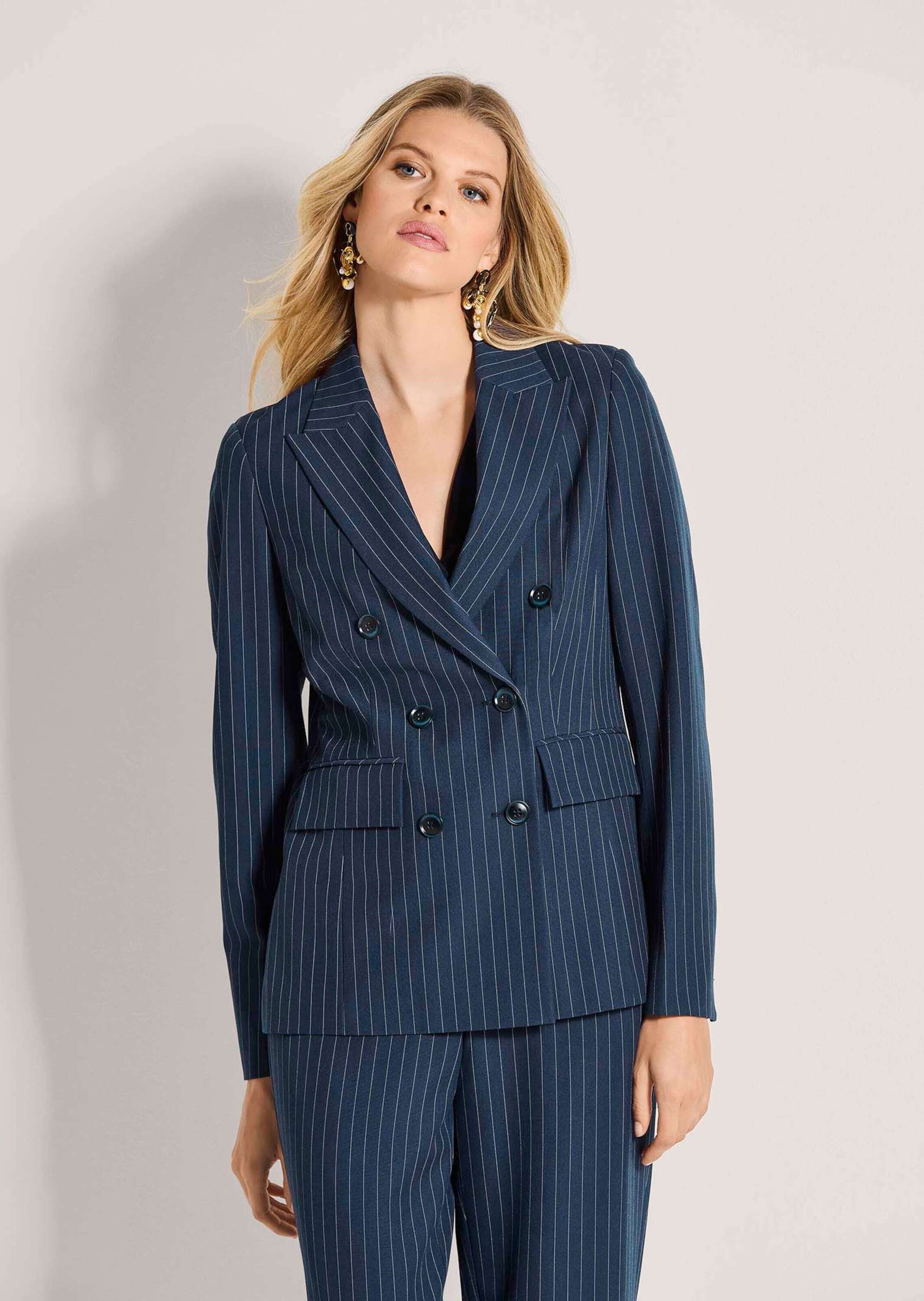 MADELEINE Kurzblazer Longblazer mit Nadelstreifen Jerseyblazer mit Revers, Knopfverschluss, Pattentaschen und Langarm