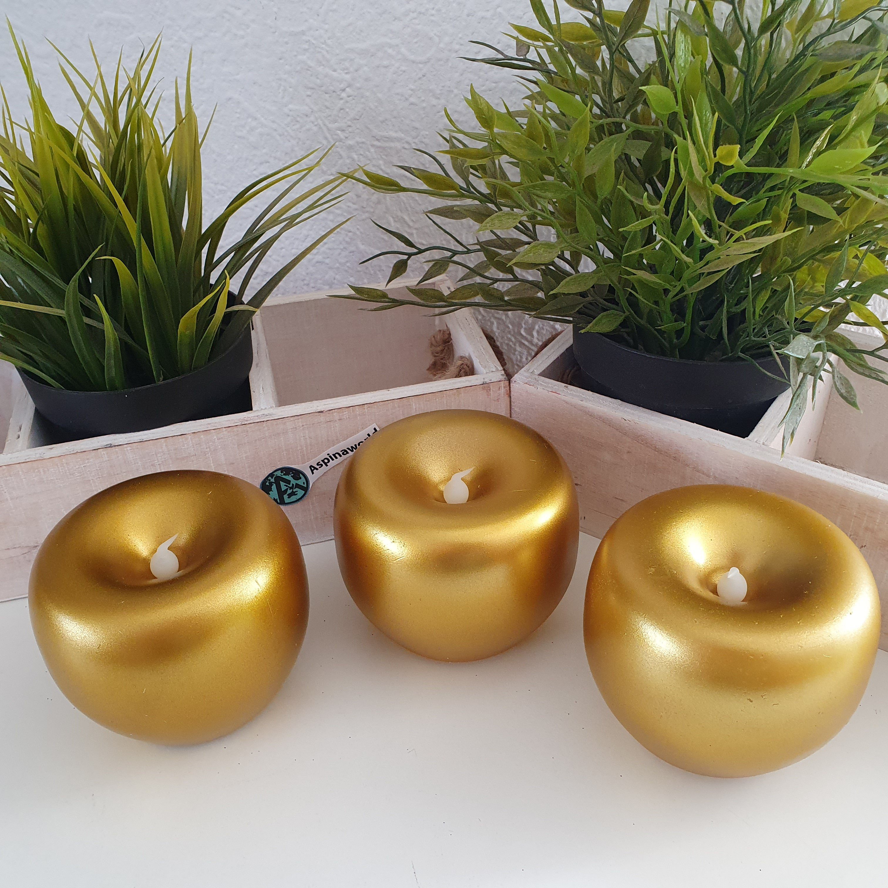 Aspinaworld Dekofigur Deko Äpfel mit licht im 3 er Set 9 cm Gold