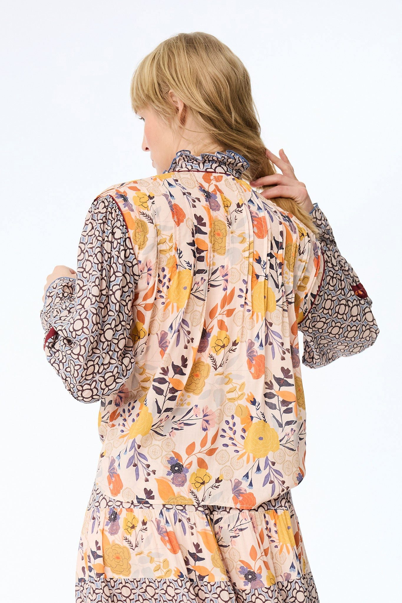 Himalaya Clothing Langarmbluse Bluse Damen aus seidiger Viskose mit floralen & geometrischen Motiven Viskose Bluse mit elegantem Stehkragen