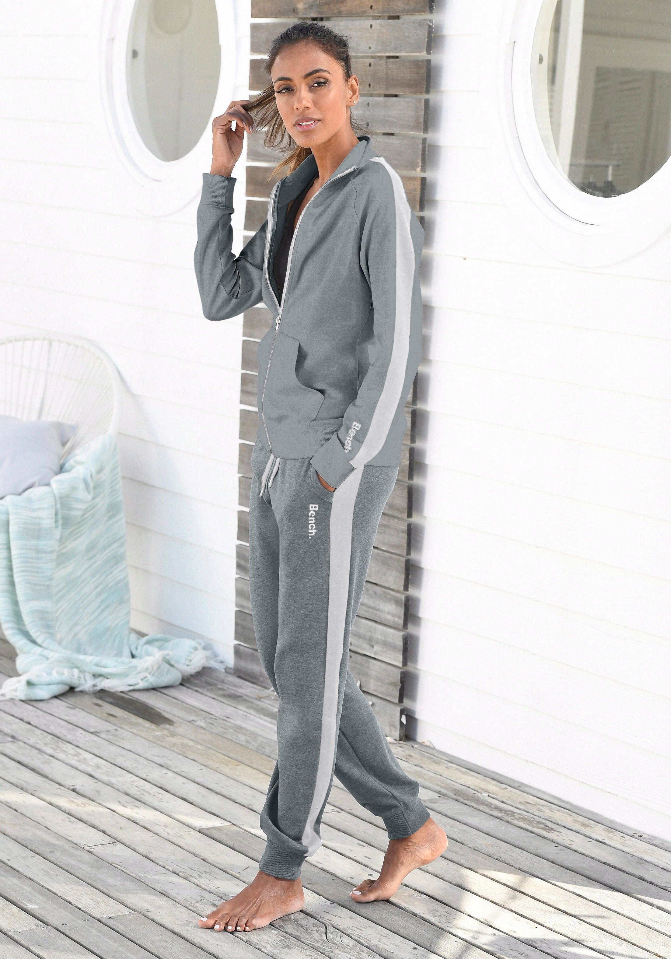 Bench. Loungewear Sweathose mit Seitenstreifen und schmalem Bein