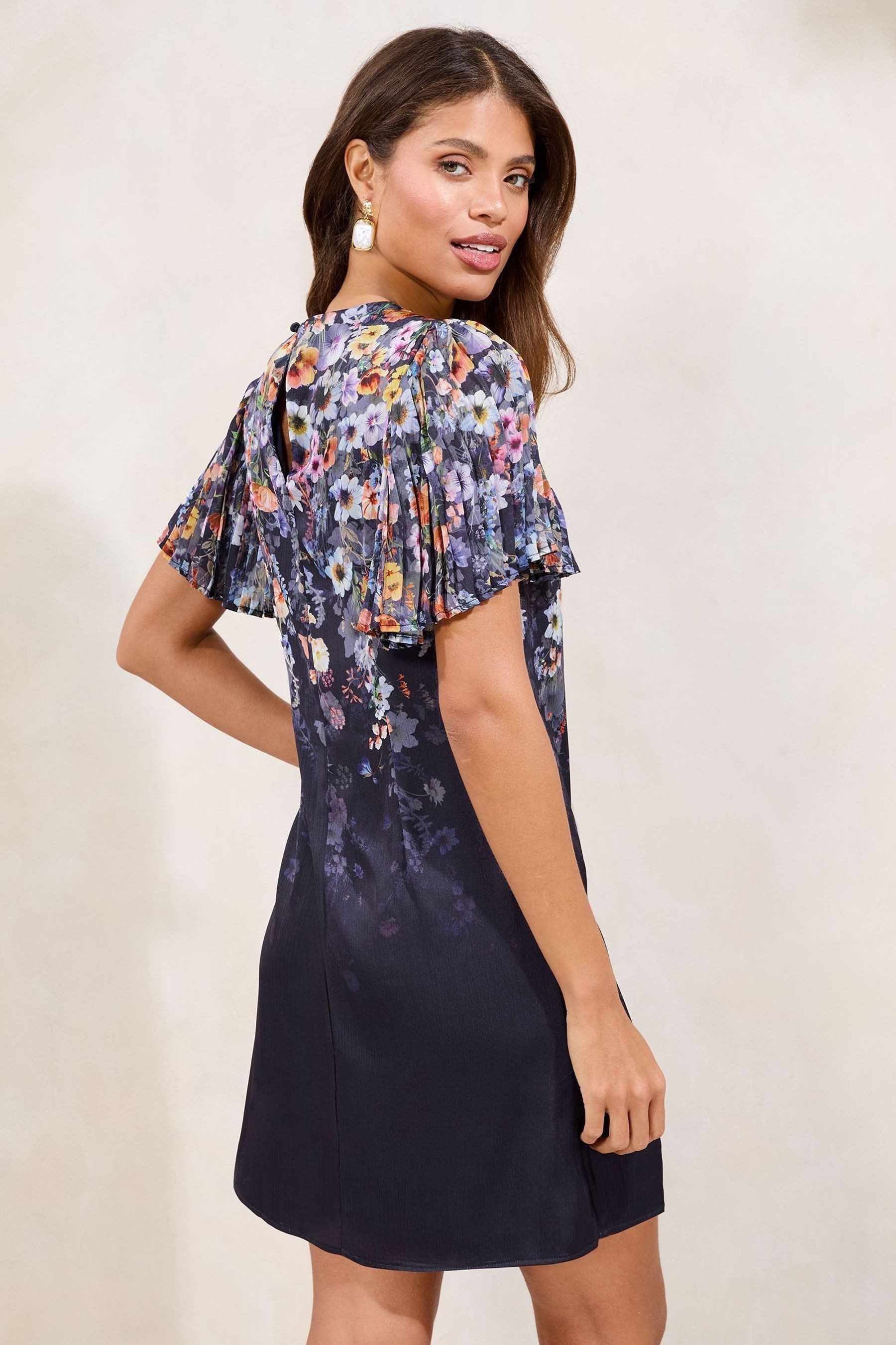 LIPSY Plisseekleid Lipsy Mini-Etuikleid mit Blumenmuster, Regular (1-tlg) günstig online kaufen