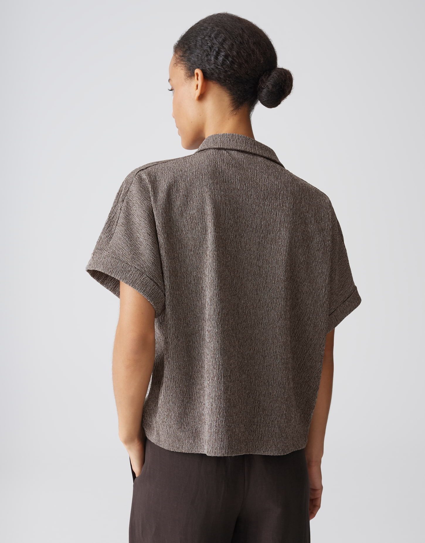 OPUS Kurzarmshirt Soasi aus fester Webware mit Mélange Effekt Die Brusttasche verleiht dem Look lässigen Utility Charakter – Bild 3 von 5