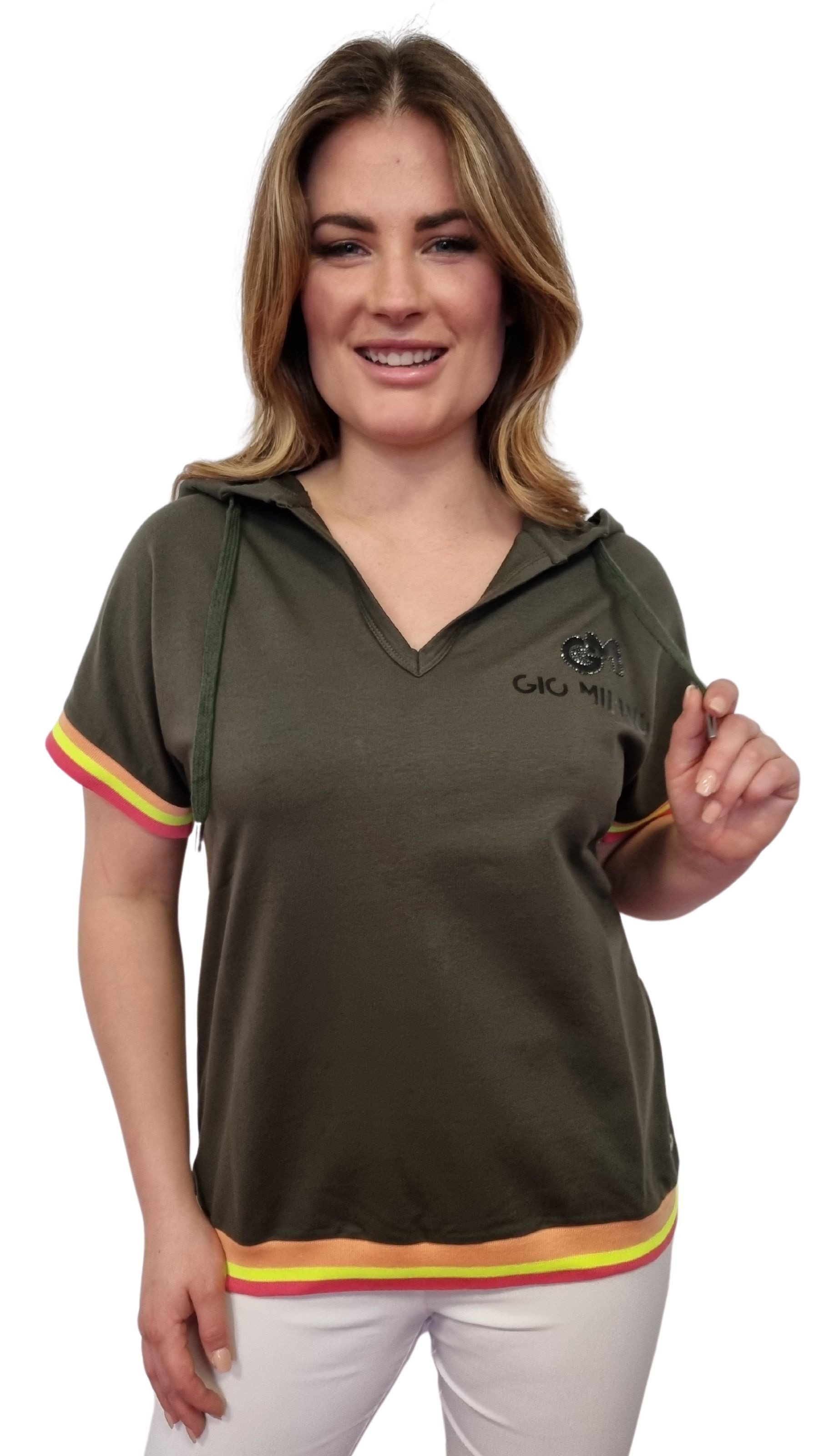 Gio Milano Sweatshirt G26-1127, kurzarm mit Kapuze und Label-Details