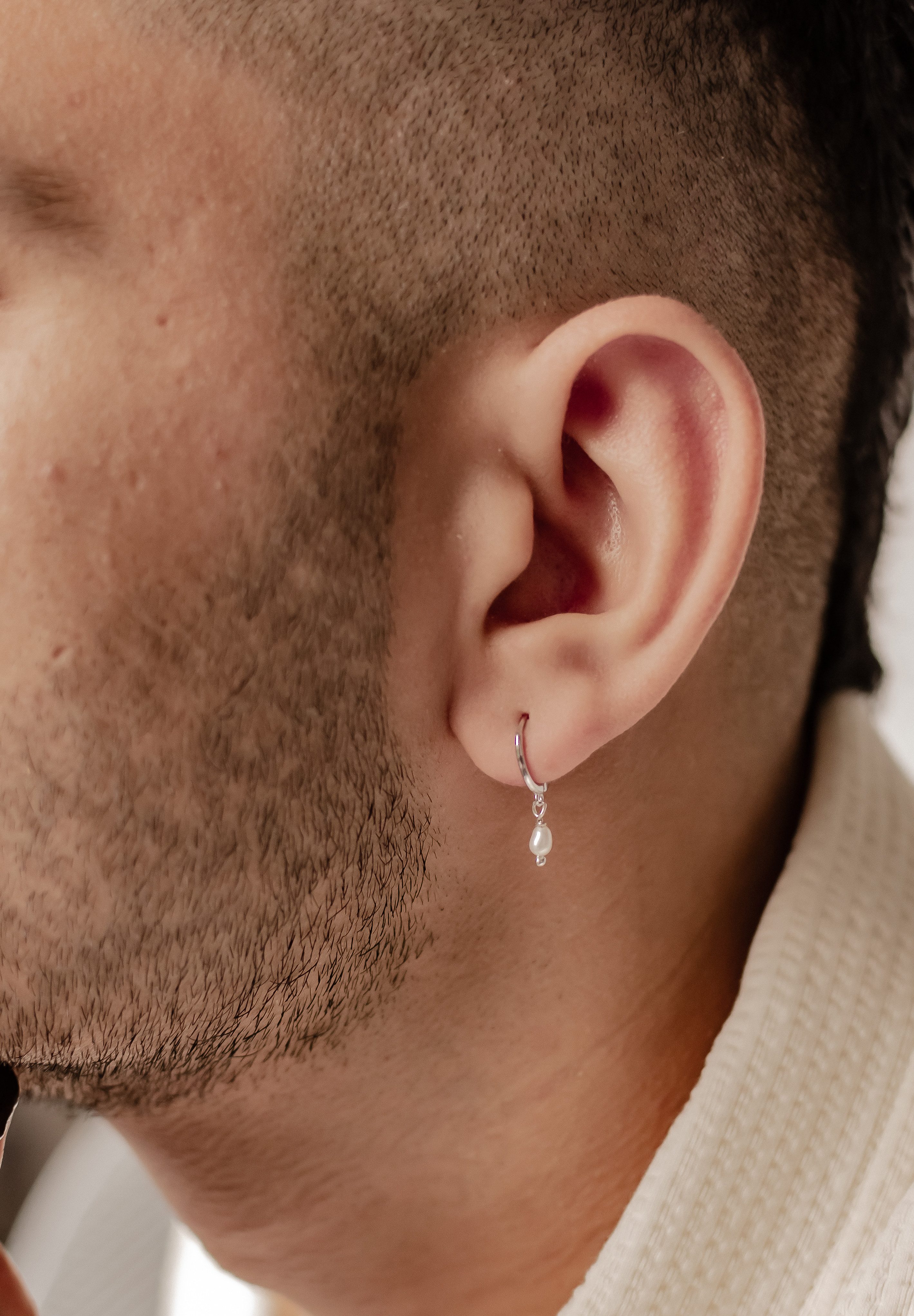 Hey Happiness Paar Ohrhänger weiße Süßwasserperle Anhänger, Herren Ohrringe Creolen Silber 925, 18k vergoldet