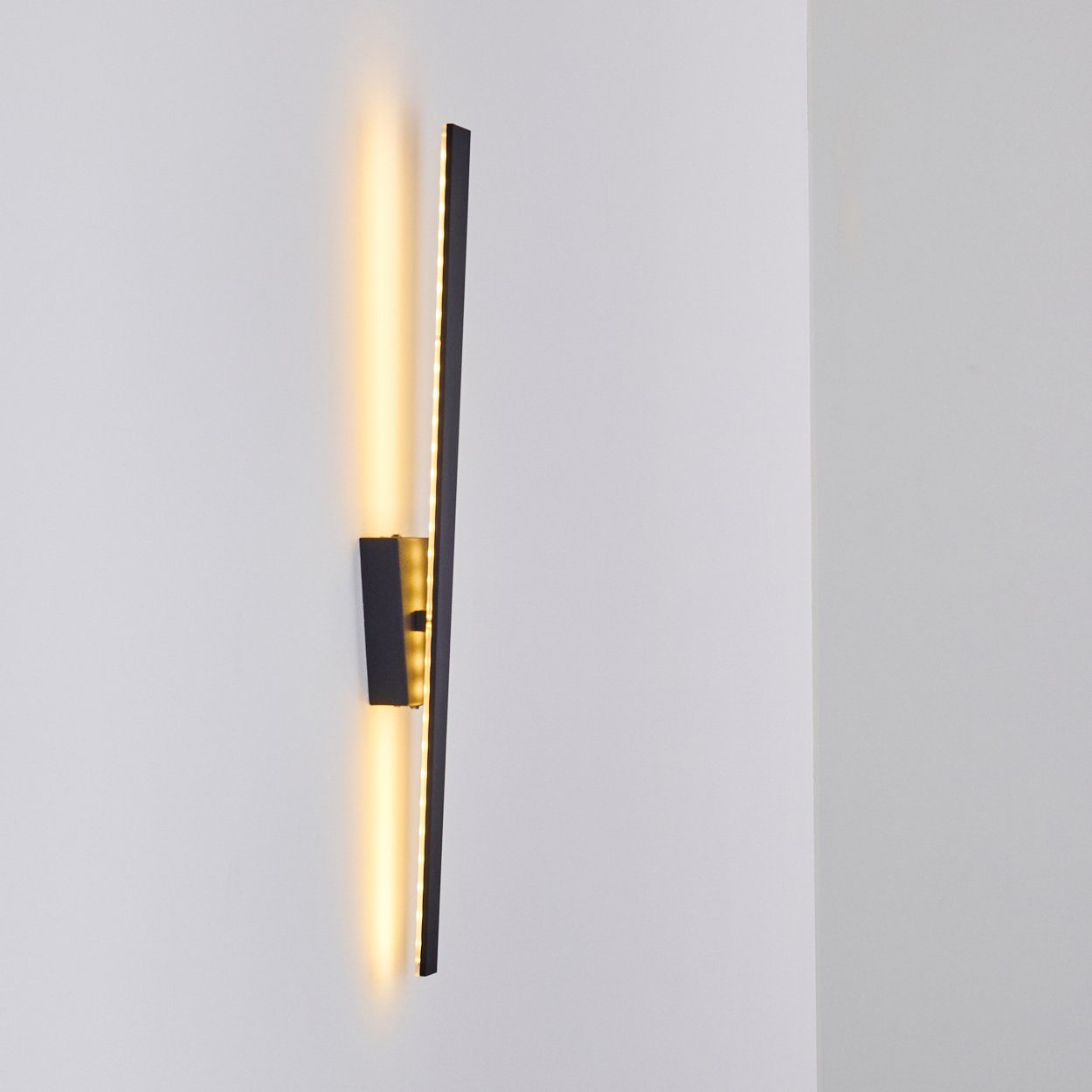 Wandlampe An-Ausschalter LED, Moderne und 480 »Tarignano« 3000 Kelvin, aus Lumen, Wandleuchte mit Lichteffekt Schwarz/Weiß, länglicher Wandspot Metall/Kunststoff in hofstein