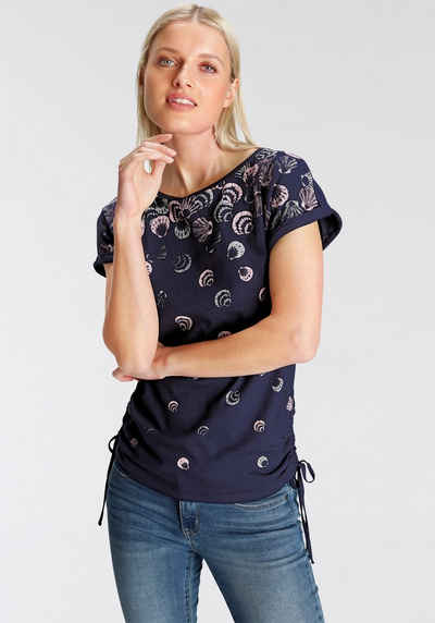 DELMAO T-Shirt mit seitlichen Raffungen in verschiedenen Druckdesigns - NEUE MARKE