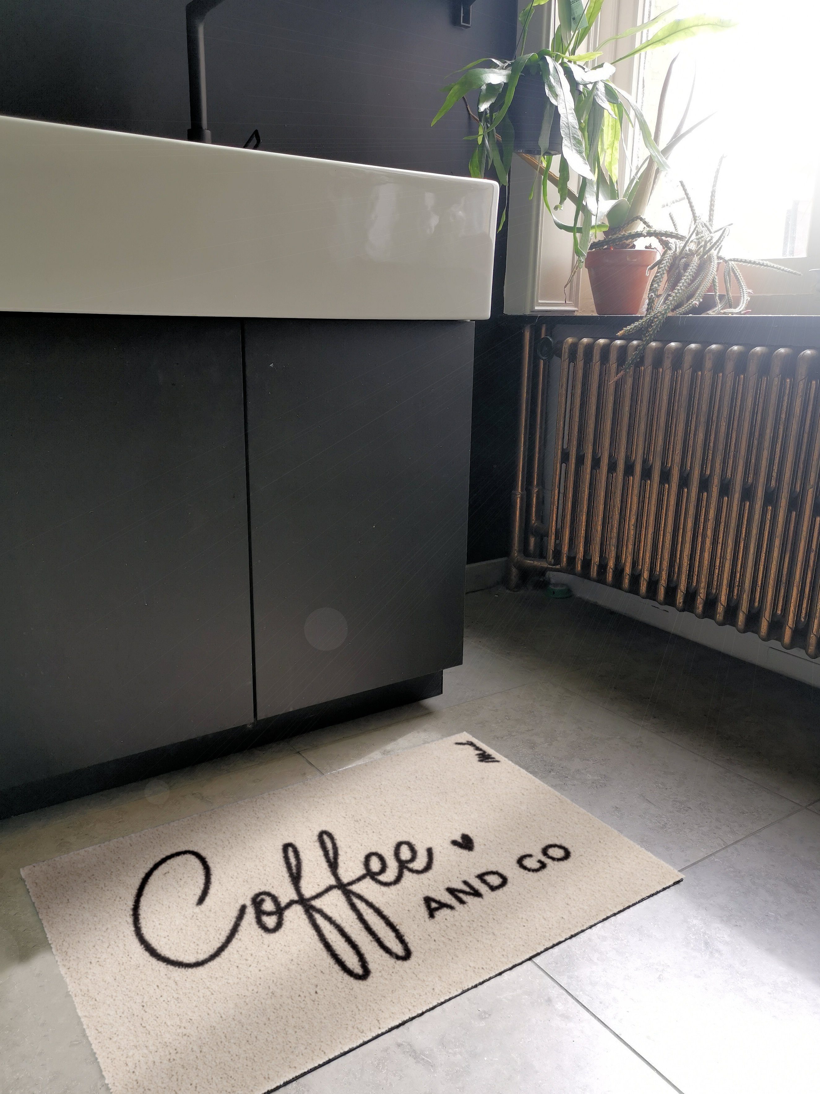 Mad about Mats Fußmatte Coffee, Rechteckig, Türvorleger, Küchenläufer, Küchenteppich, Beige, Kaffee, Mit Spruch "Coffee and go", Outdoor und Indoor, rutschfest, waschbar, 50 x 75 cm
