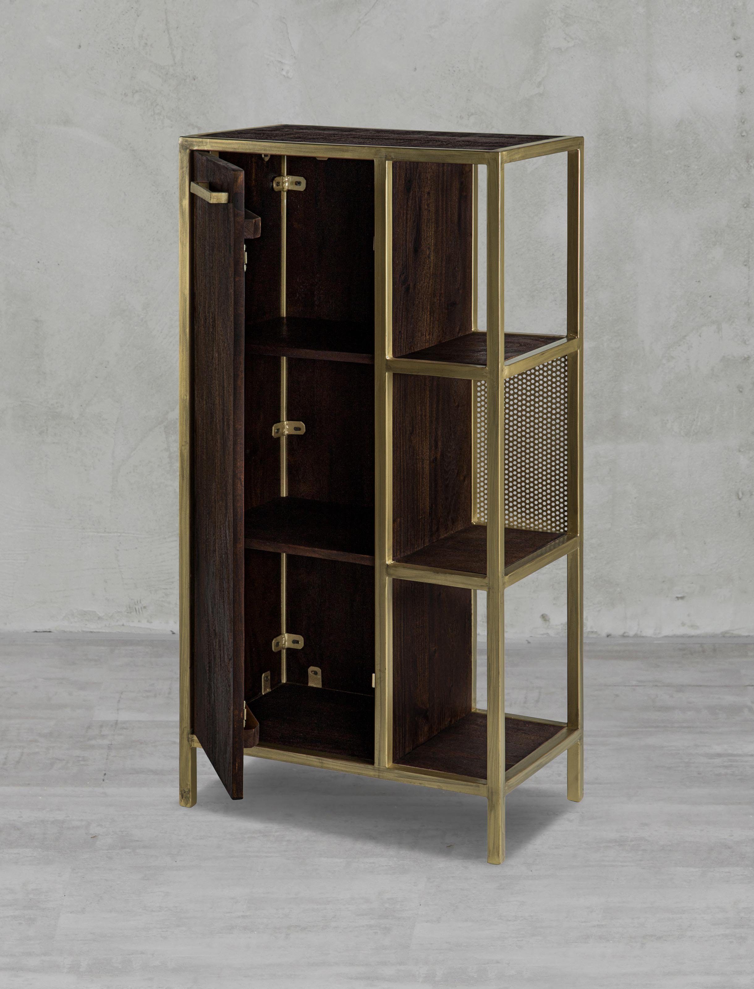 Golden und Badezimmerschrank goldfarbenem carla&marge Lochblech) (Badschrank massivem Mangoholz Dunkelbraun in (52x108x32cm) Eisengestell aus mit Midischrank aus Rückwand Bath