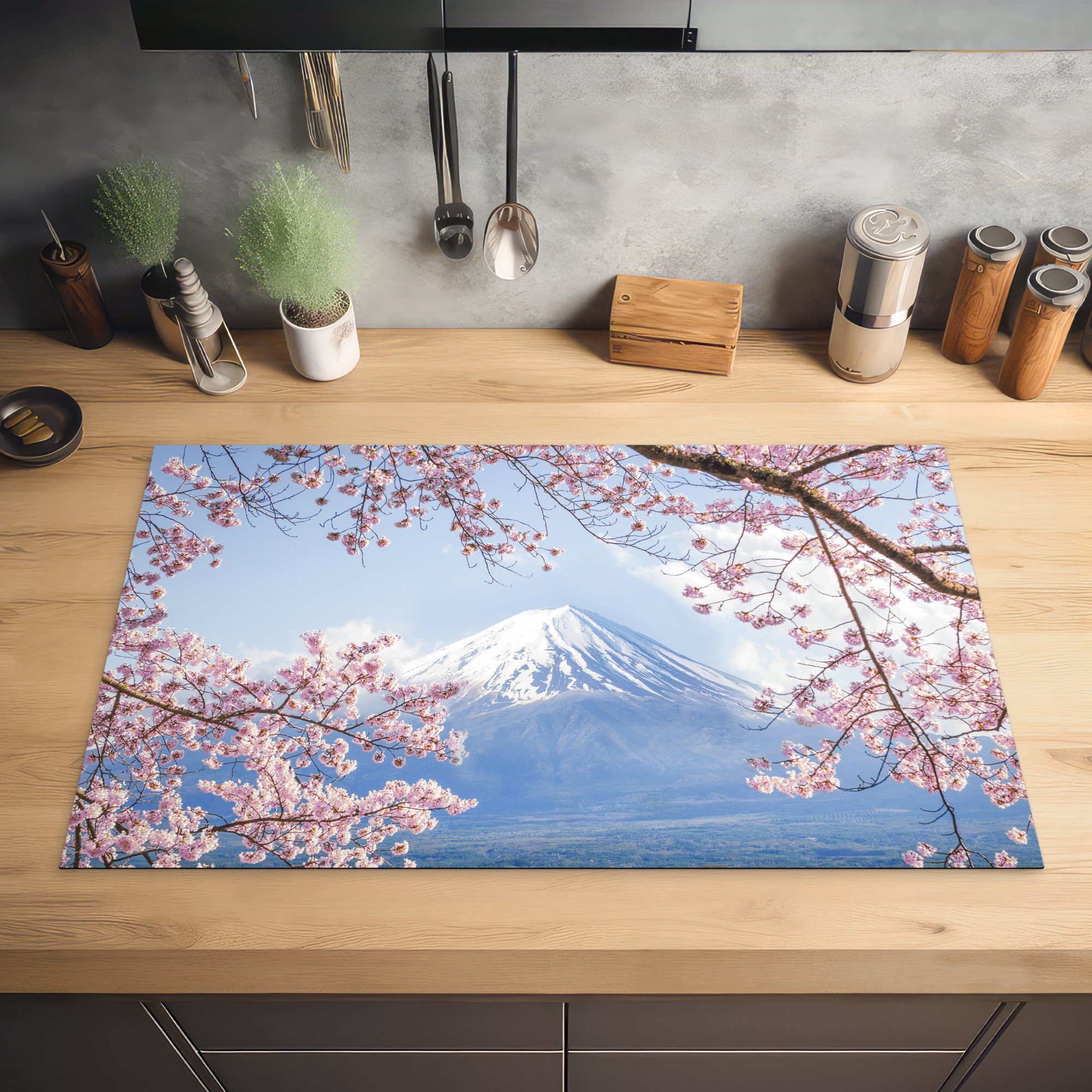 küche tlg), cm, Sakura-Zweige für Ceranfeldabdeckung, Fuji-Berg in Vinyl, am Japan, Arbeitsplatte Herdblende-/Abdeckplatte MuchoWow 83x51 (1