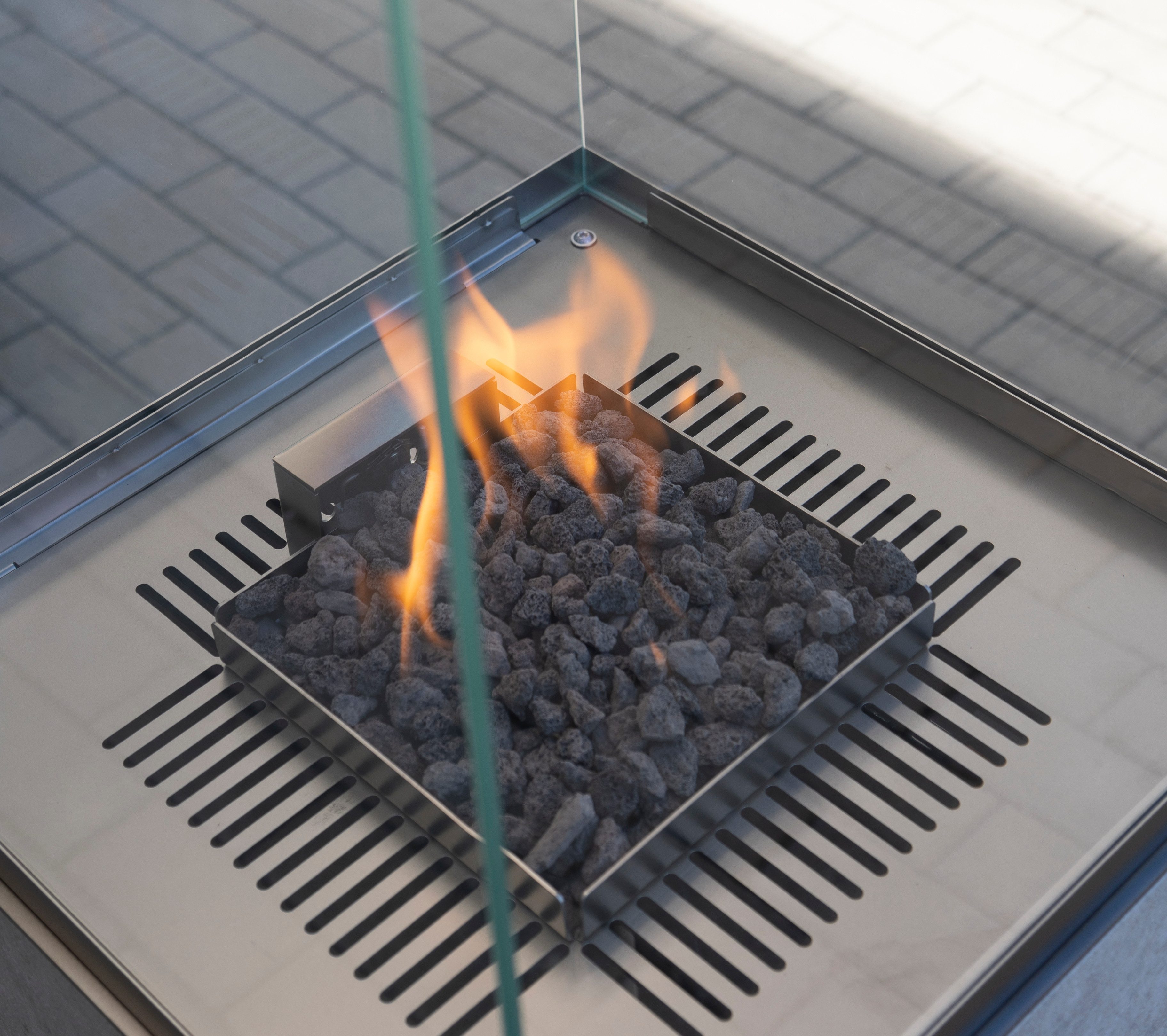 CB-TEC Feuerstelle Gas Terrassenfeuer Neocube - O Neolith mit Schutzhülle