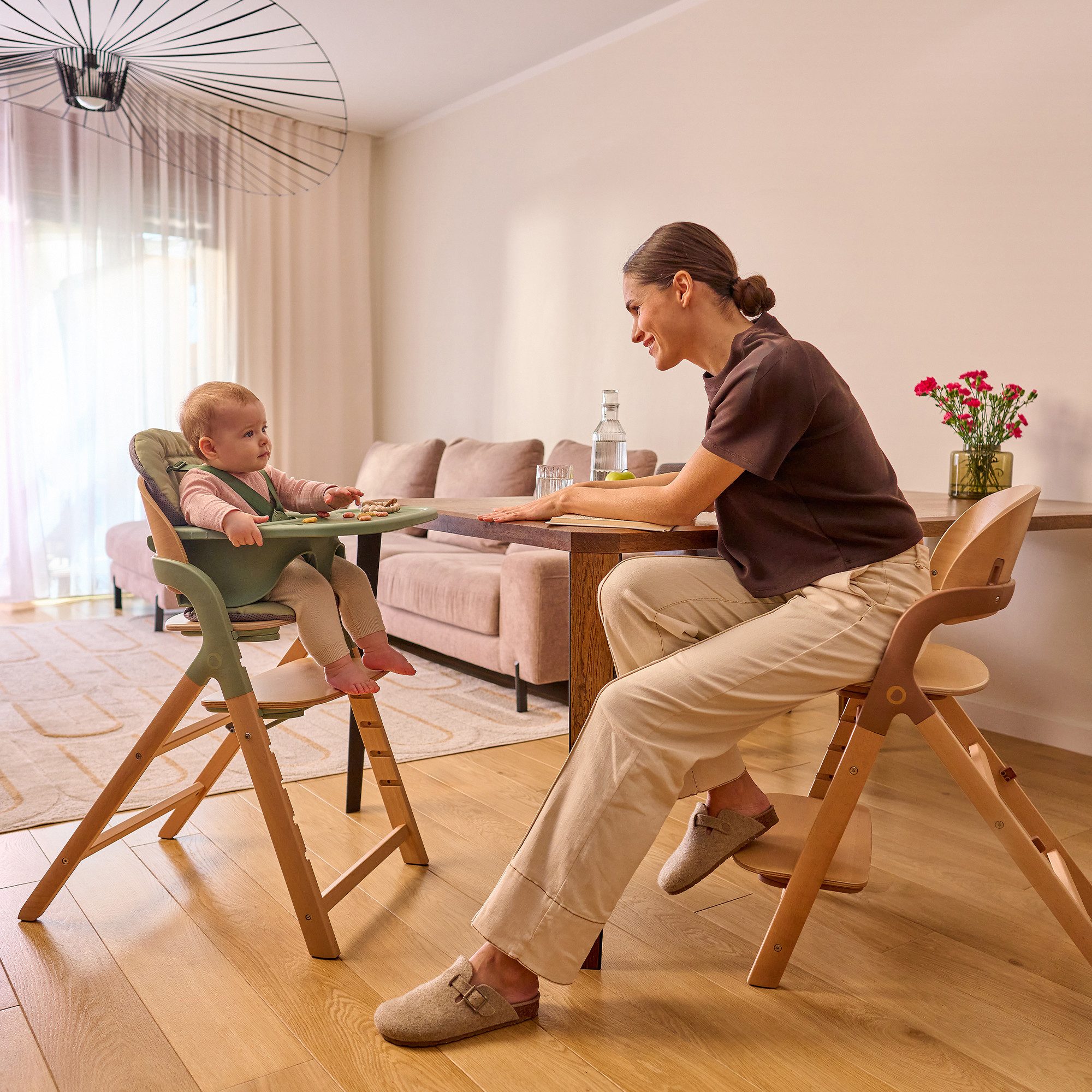 lionelo Hochstuhl MEGAN (Sitzkissen + Tablett), 3in1/mitwachsend/bis 110kg belastbar/werkzeuglos verstellbar – Bild 5 von 5