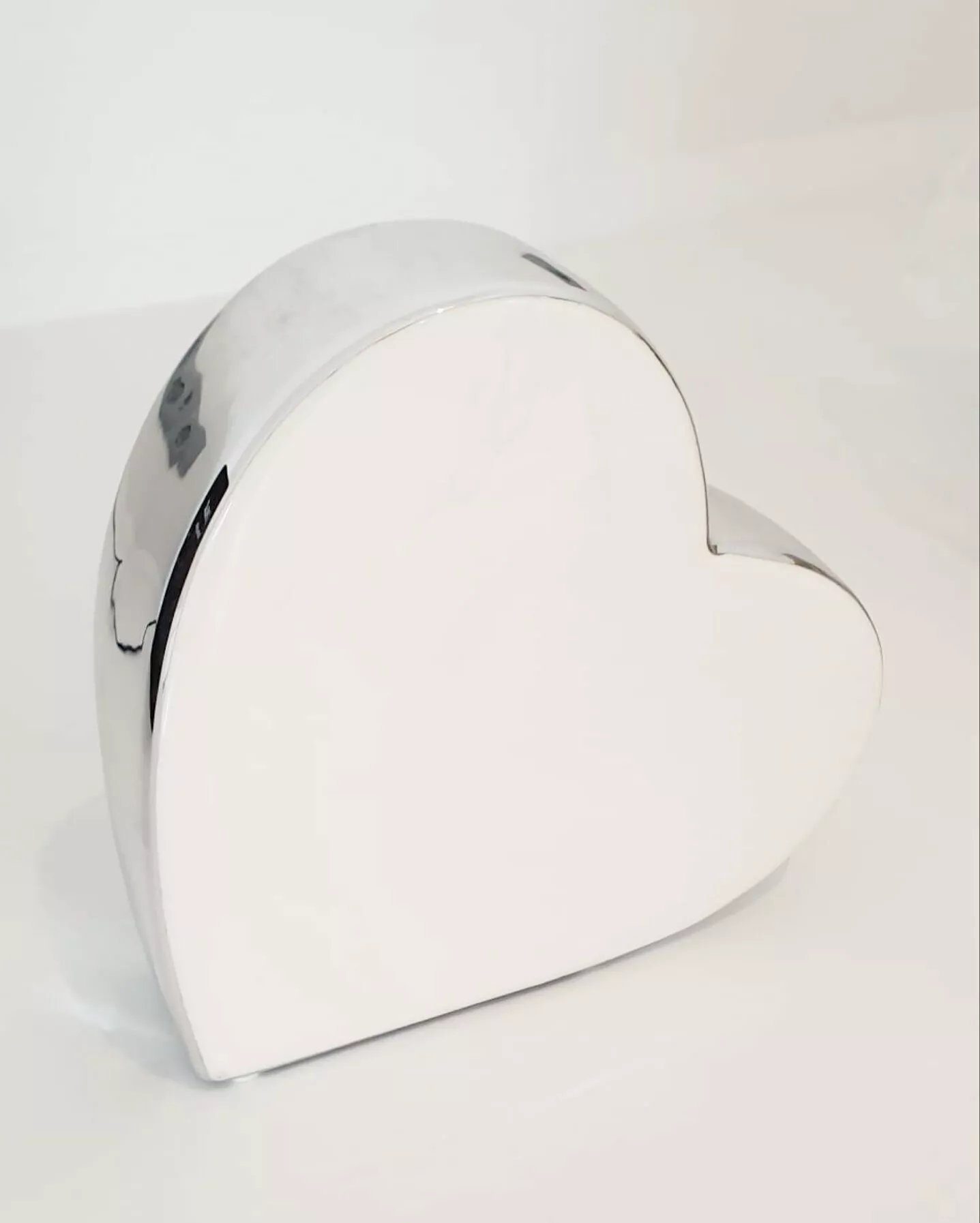 Home,Relax&Style Dekoobjekt Design Deko Herz aus Porzellan weiß silber/chrome, 18cm x 17cm x 5cm, Herz