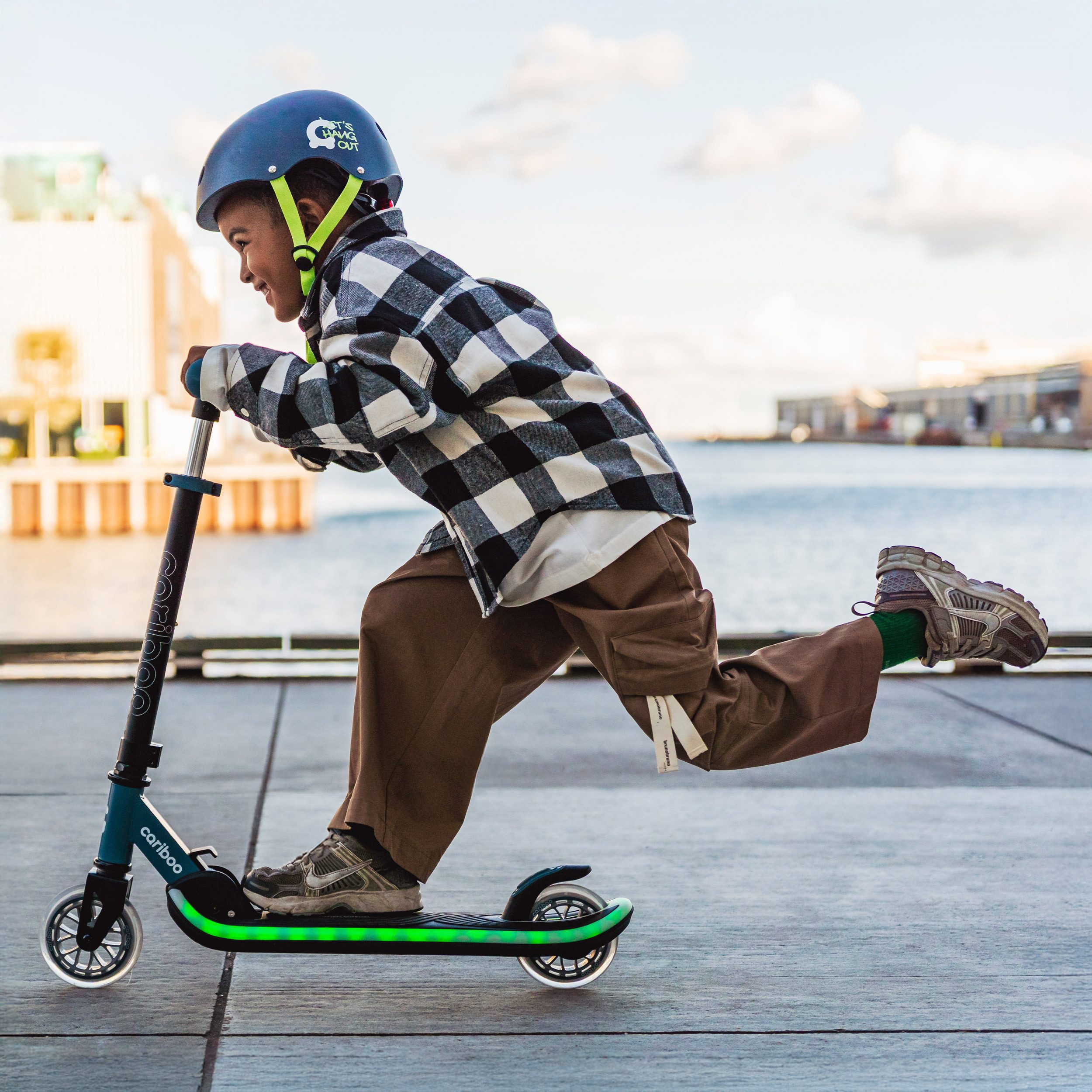Cariboo Tretroller Zweirad-Kinderroller CARIBOO LEDSTAR leuchtendes LED-Deck 11 Modi