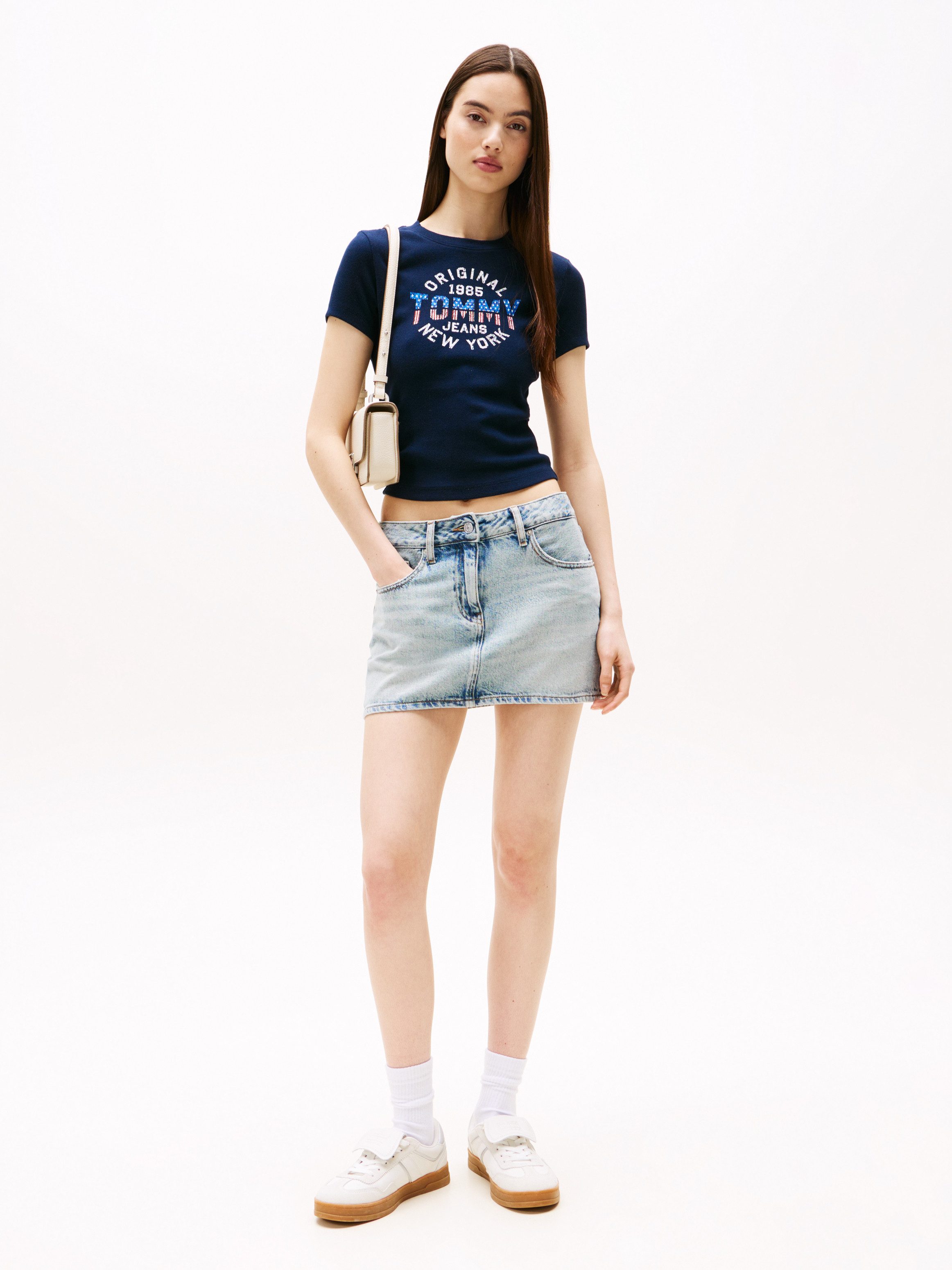 Tommy Jeans Kurzarmshirt TJW SLIM SH TOMMY NY RIB TEE Baumwollmischung, slim fit, in gerippter Struktur