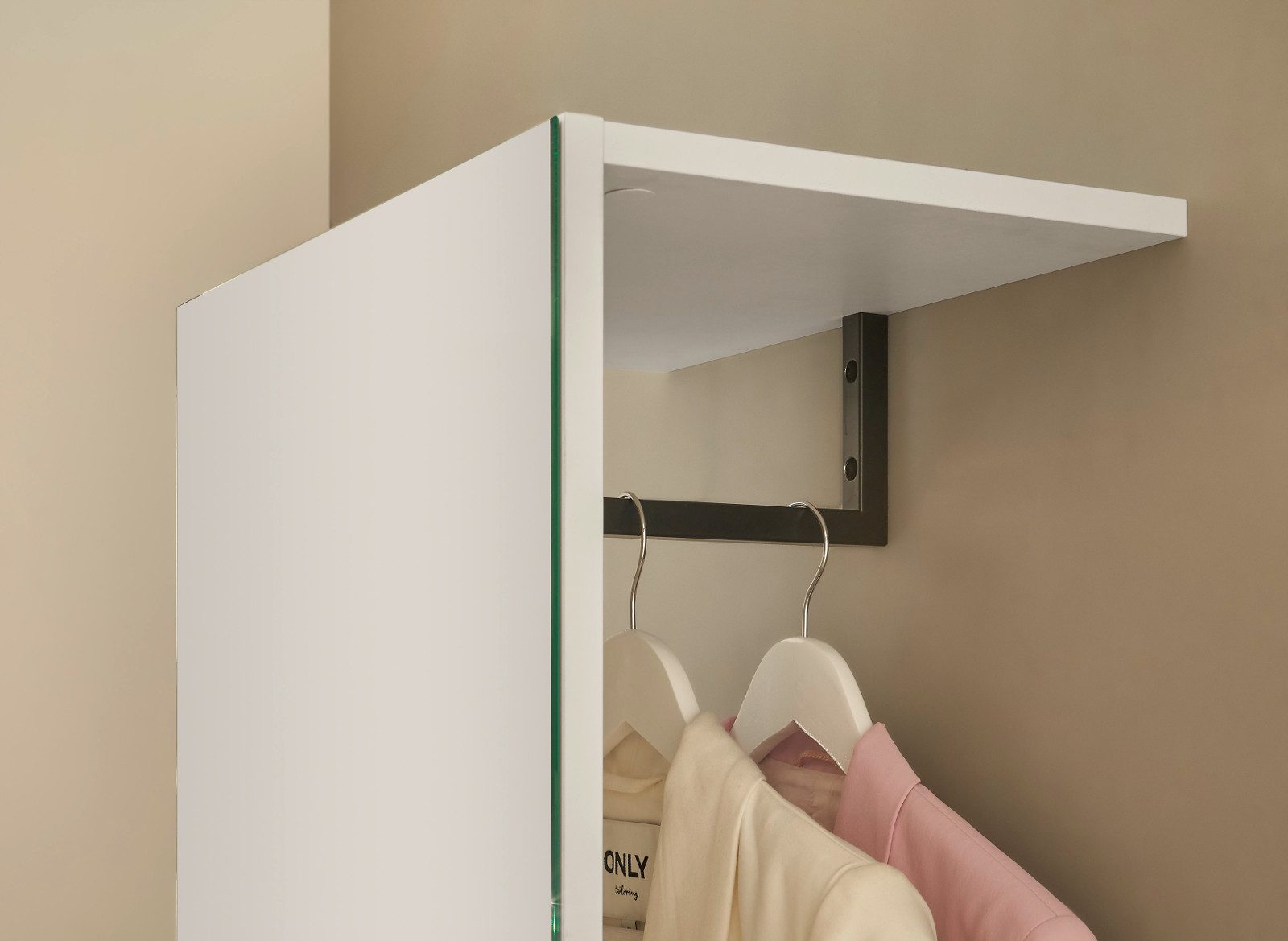 Furn.Design Kompaktgarderobe Center (Flurgarderobe in weiß matt, 50 x 200 cm) mit Spiegel, Schuhablagen und Kleiderstange – Bild 3 von 5