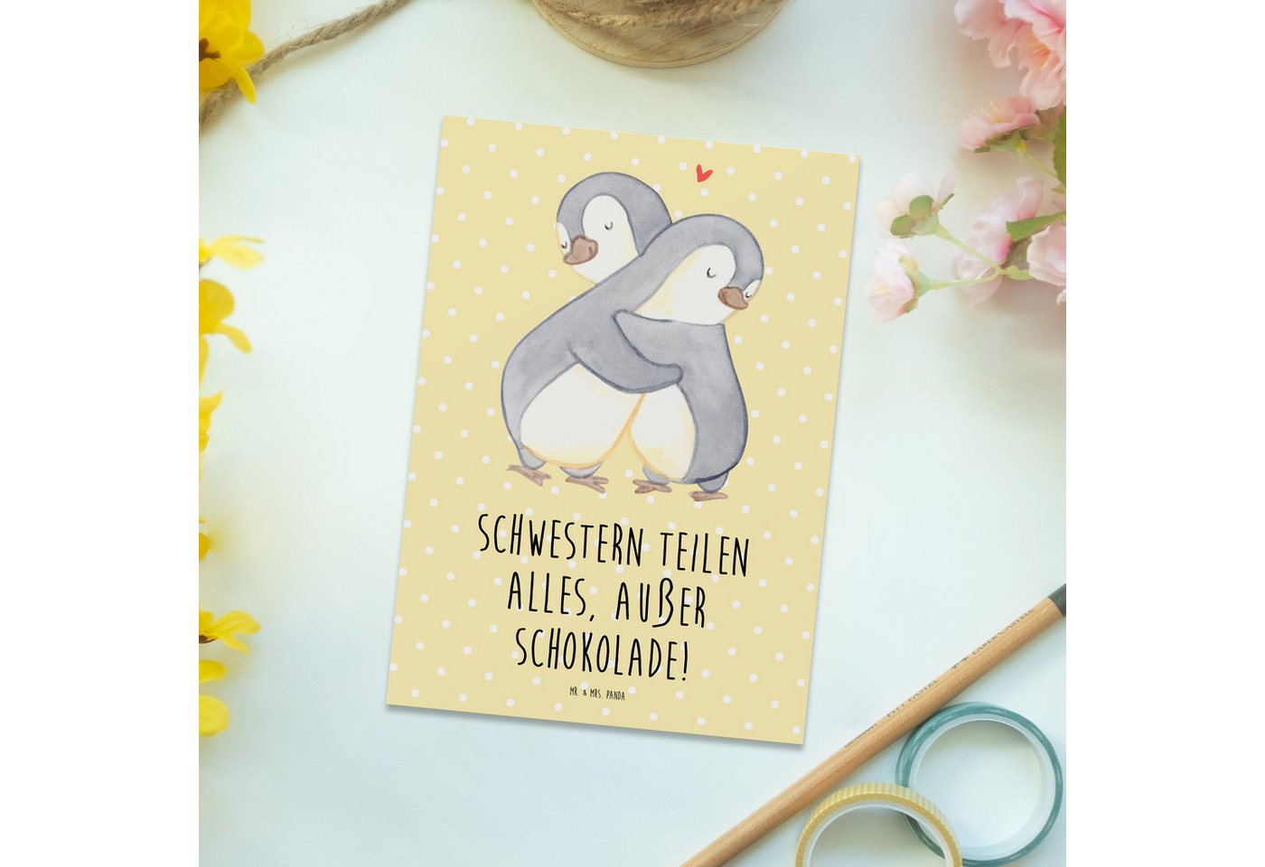 Thumbnail - Mr. & Mrs. Panda Postkarte Schwestern Liebe - Gelb Pastell - Geschenk, Familienleben, Dankeschön